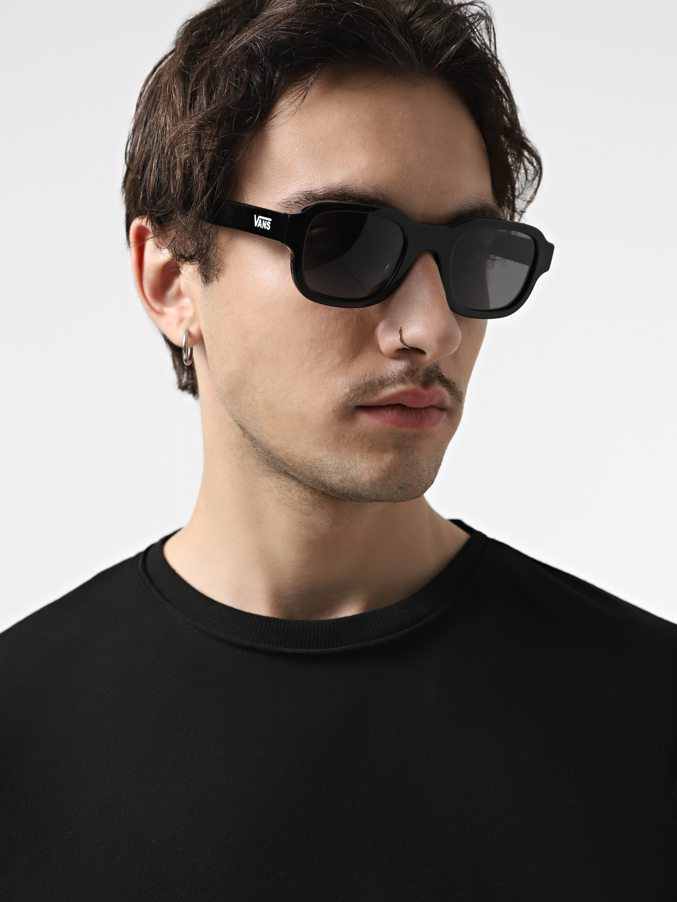 Солнцезащитные очки Vans 66 модель VN000GMXBLK1 Фото