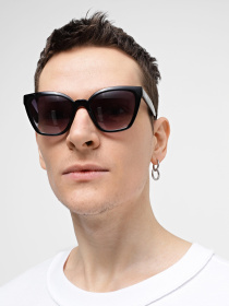 Солнцезащитные очки Vans Hip Cat модель VN000HEDBLK1 Фото