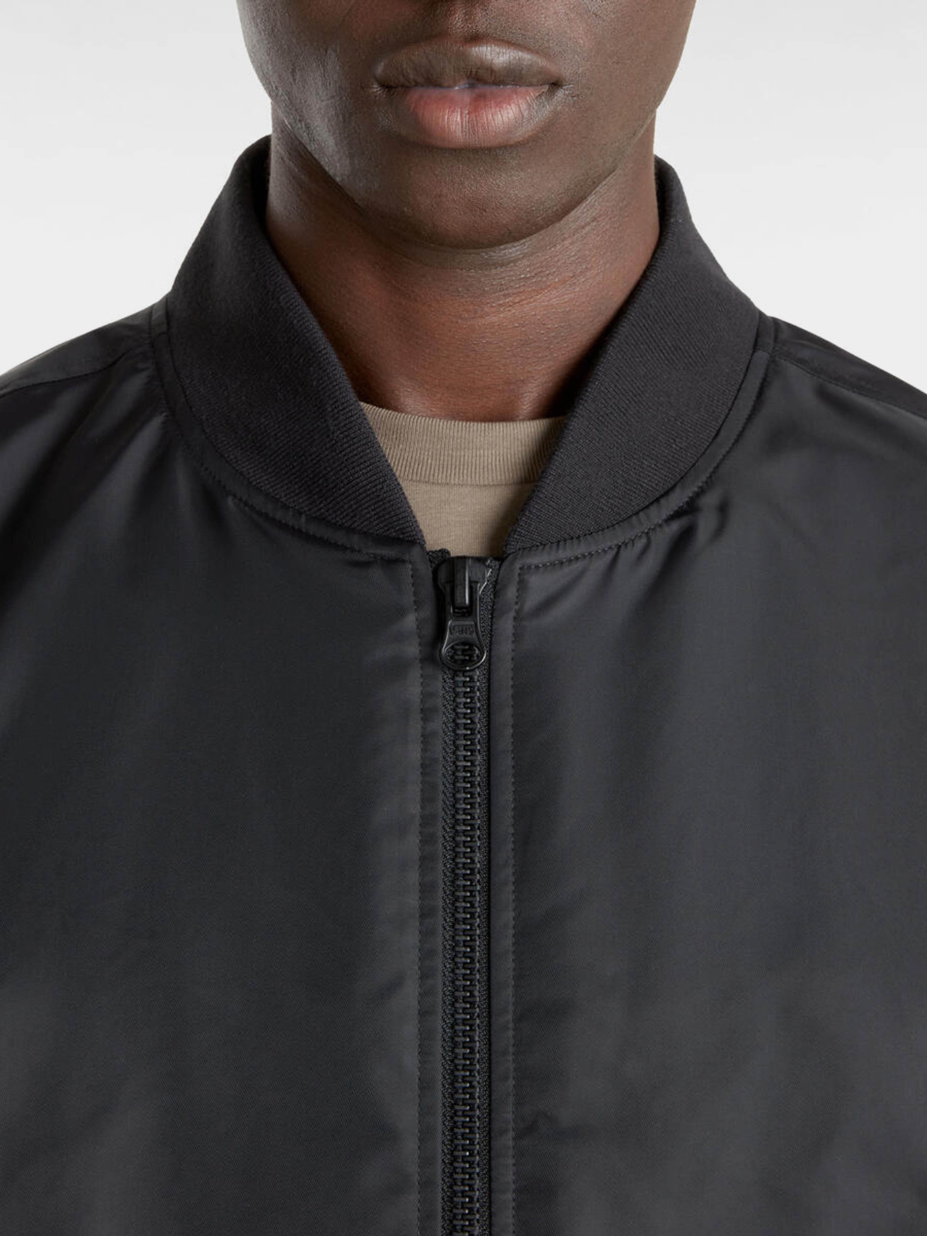 Бомбер Vans Copley модель VN000HMQBLK1 Фото