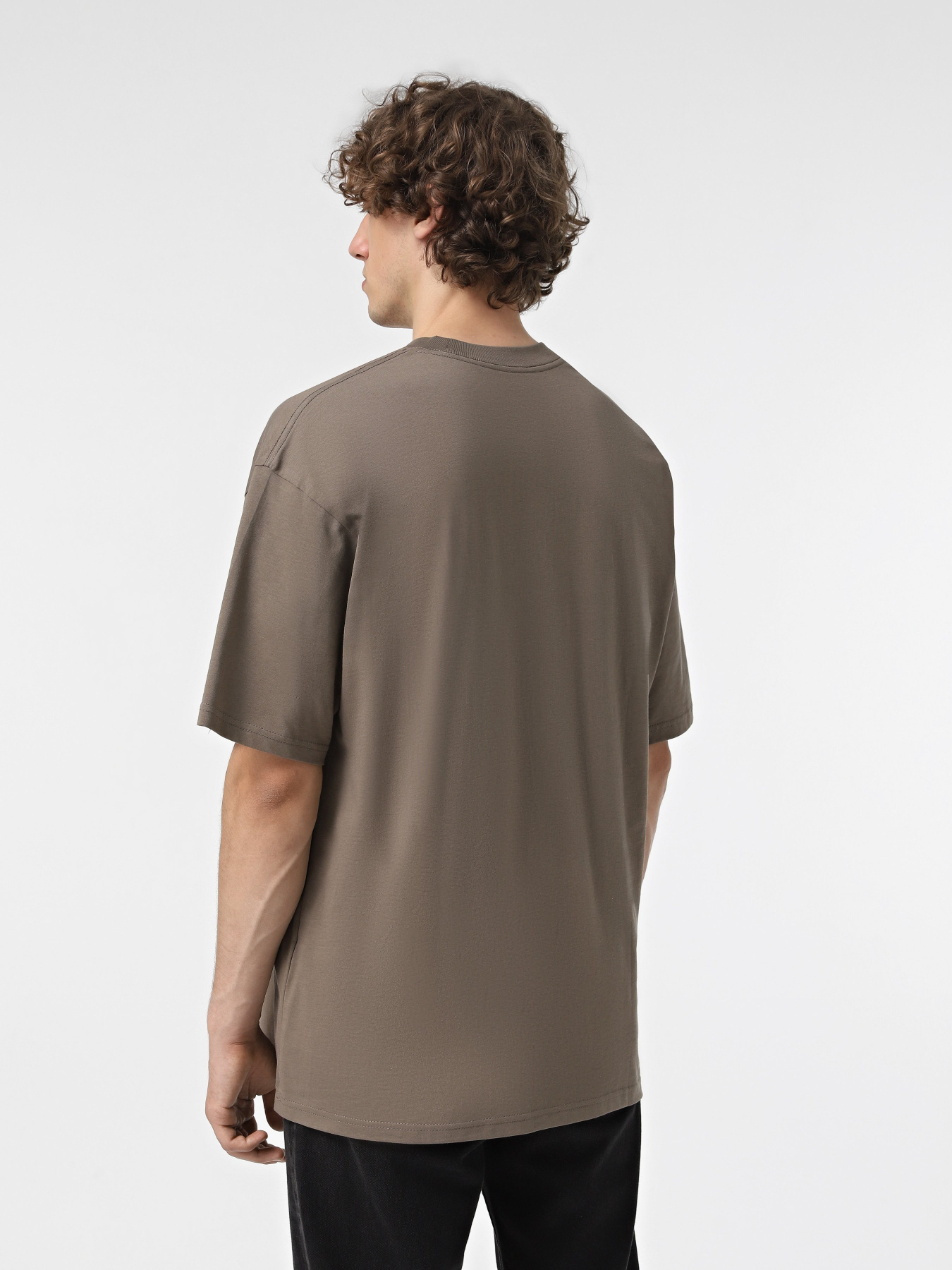 Футболка Vans Retro V модель VN000HFZ9JC1 Фото