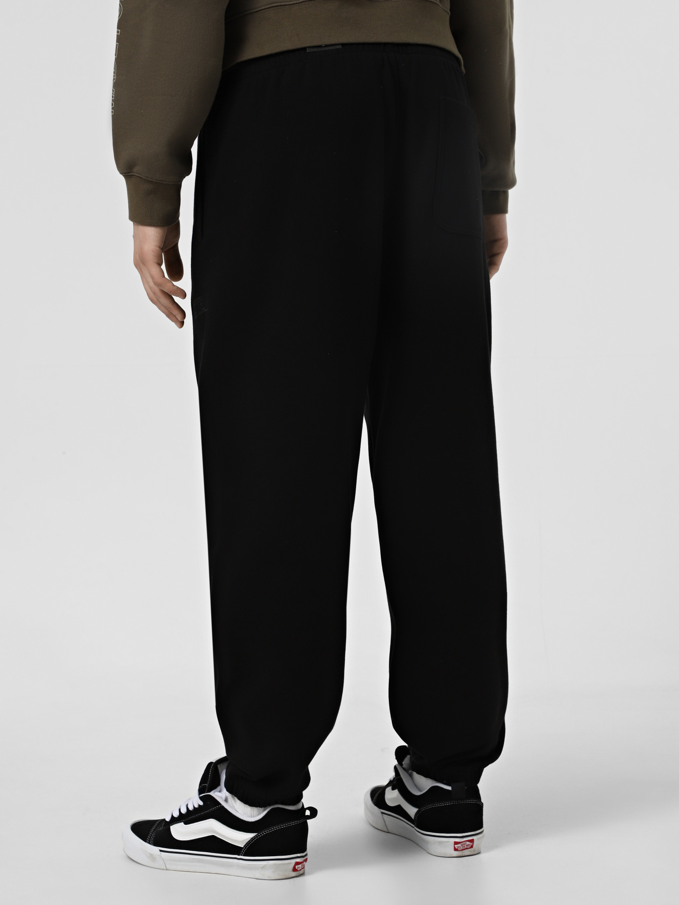 Спортивні штани Vans Core Basic Relaxed Fleece модель VN000HQ2BLK1 Фото