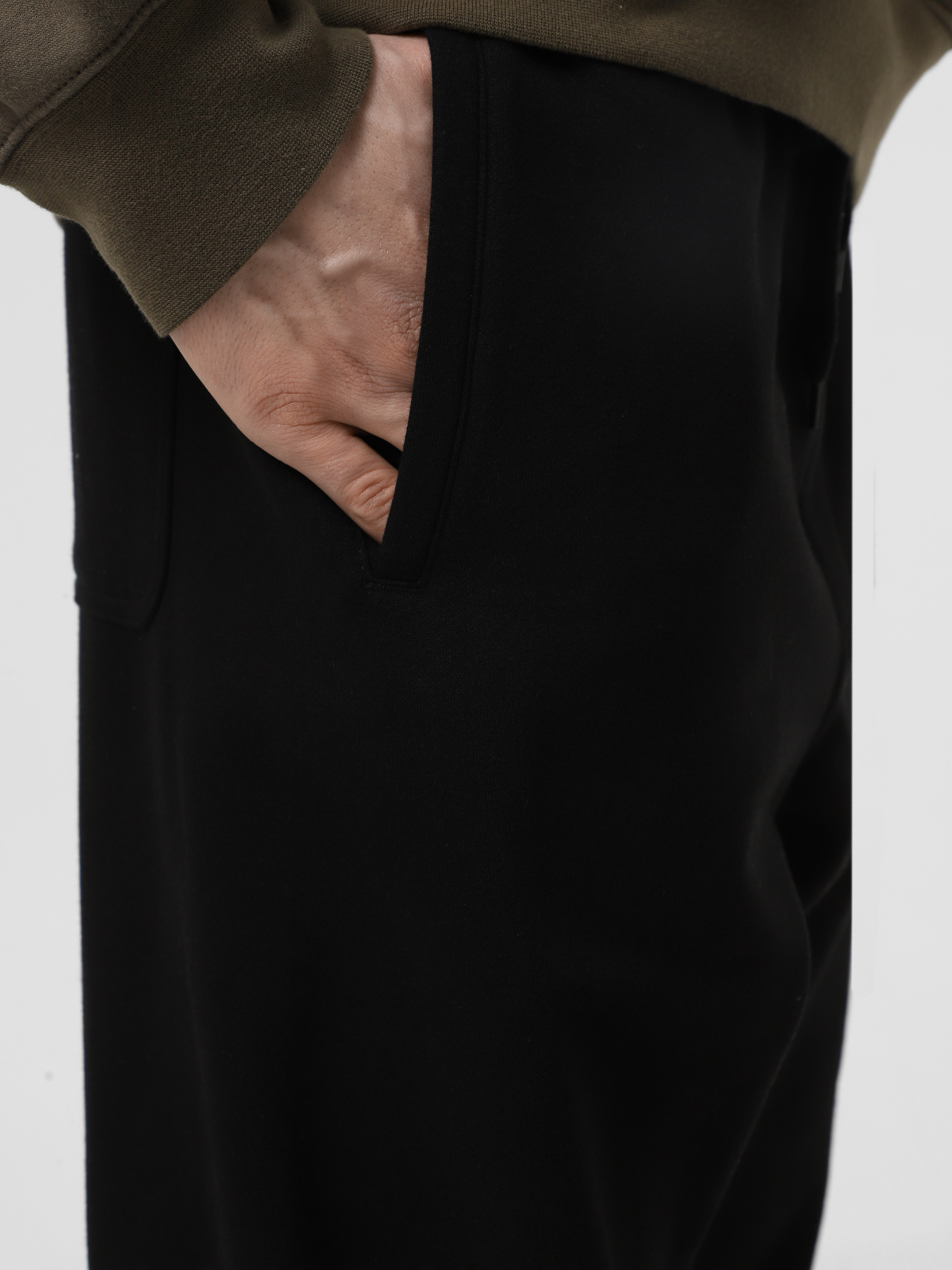 Спортивні штани Vans Core Basic Relaxed Fleece модель VN000HQ2BLK1 Фото