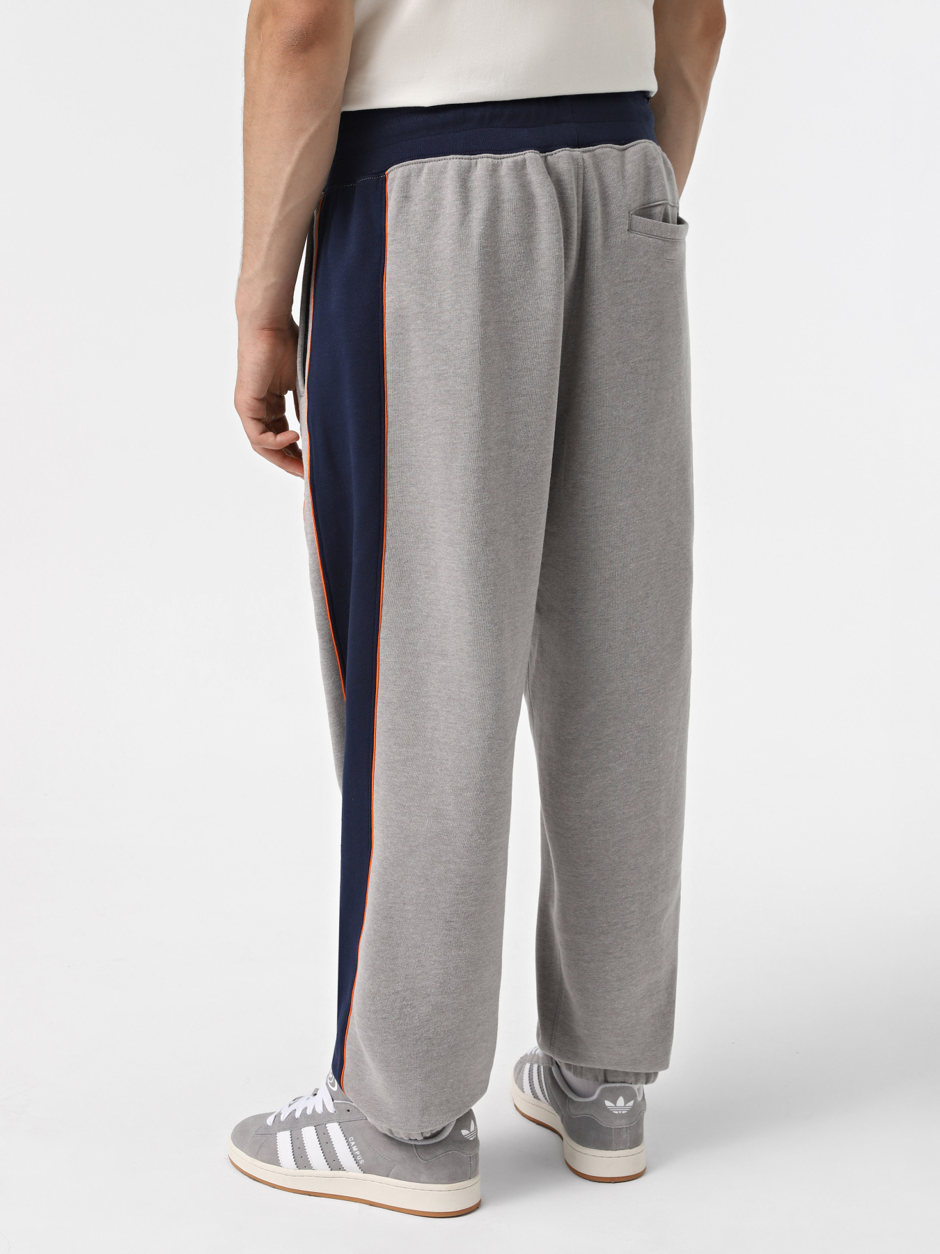 Штани спортивні Vans Retro V Loose Fleece модель VN000HAZ02F1 Фото