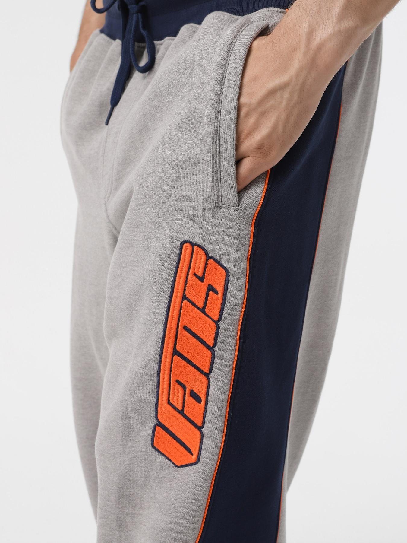 Штани спортивні Vans Retro V Loose Fleece модель VN000HAZ02F1 Фото