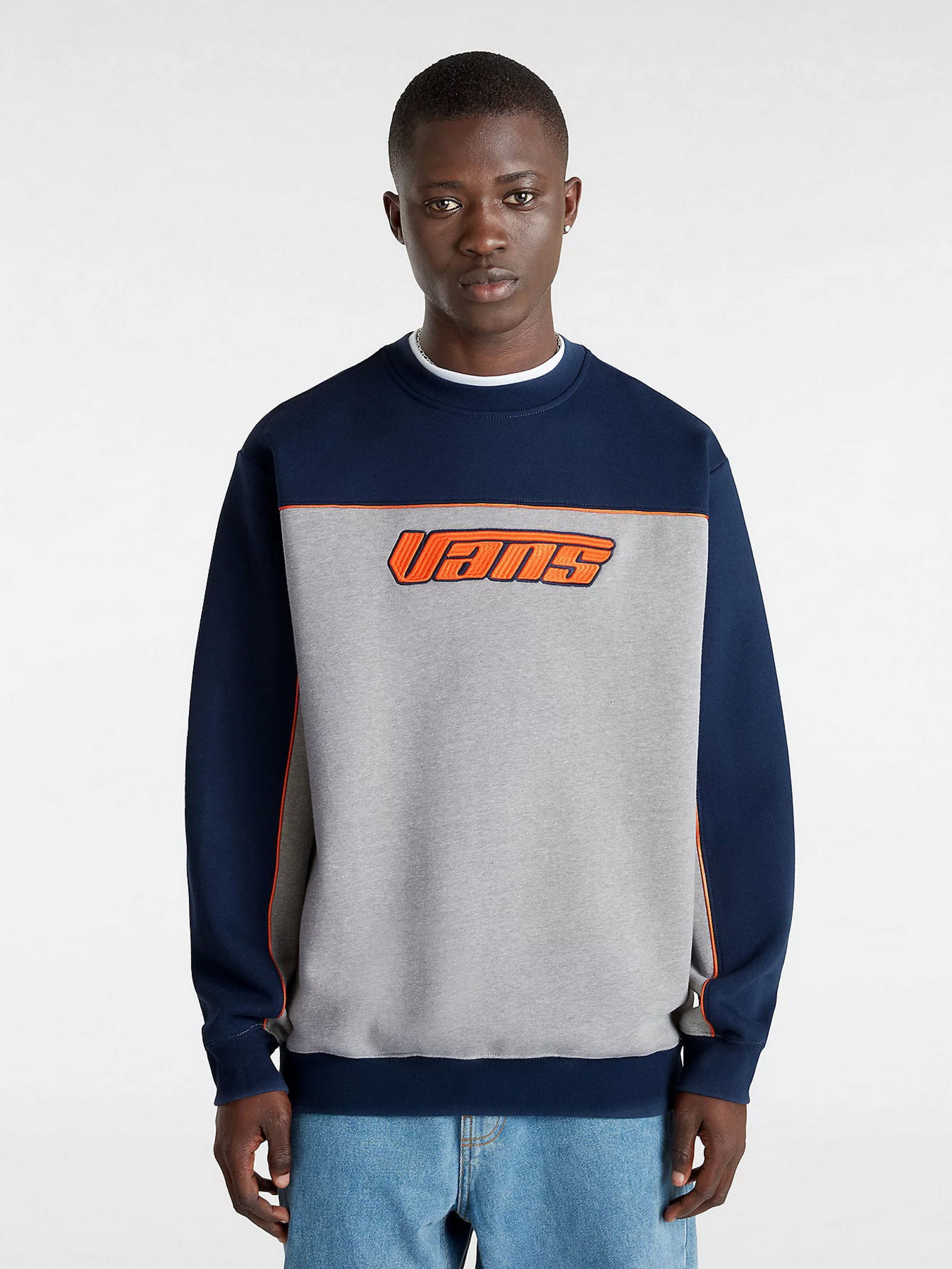 Світшот Vans Retro V Loose Crew модель VN000HPKROW1 Світшот Vans Retro V Loose Crew модель VN000HPKROW1 Фото