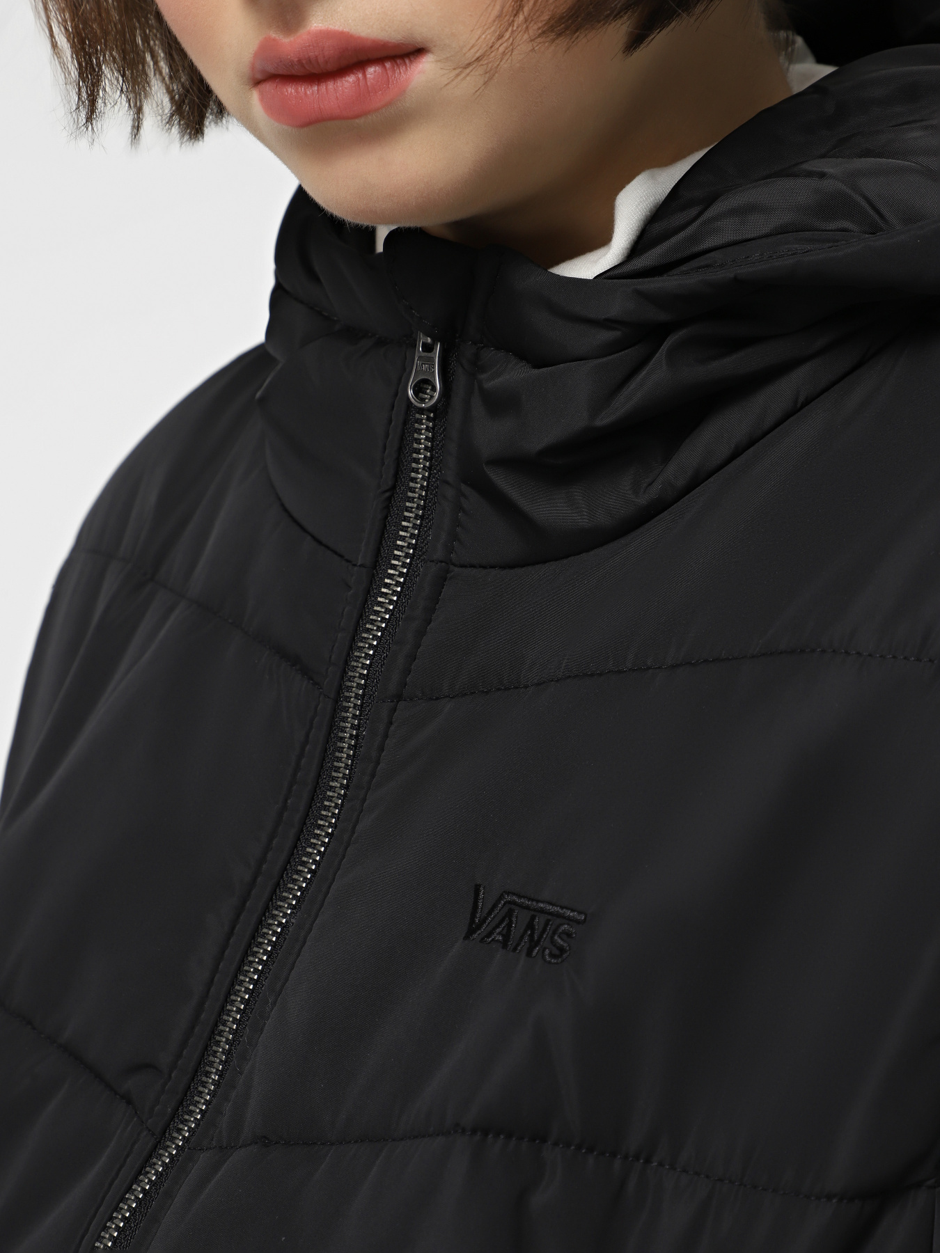 Зимняя куртка Vans Foundry Crop Puff Hood модель VN000H5EBLK1 Фото