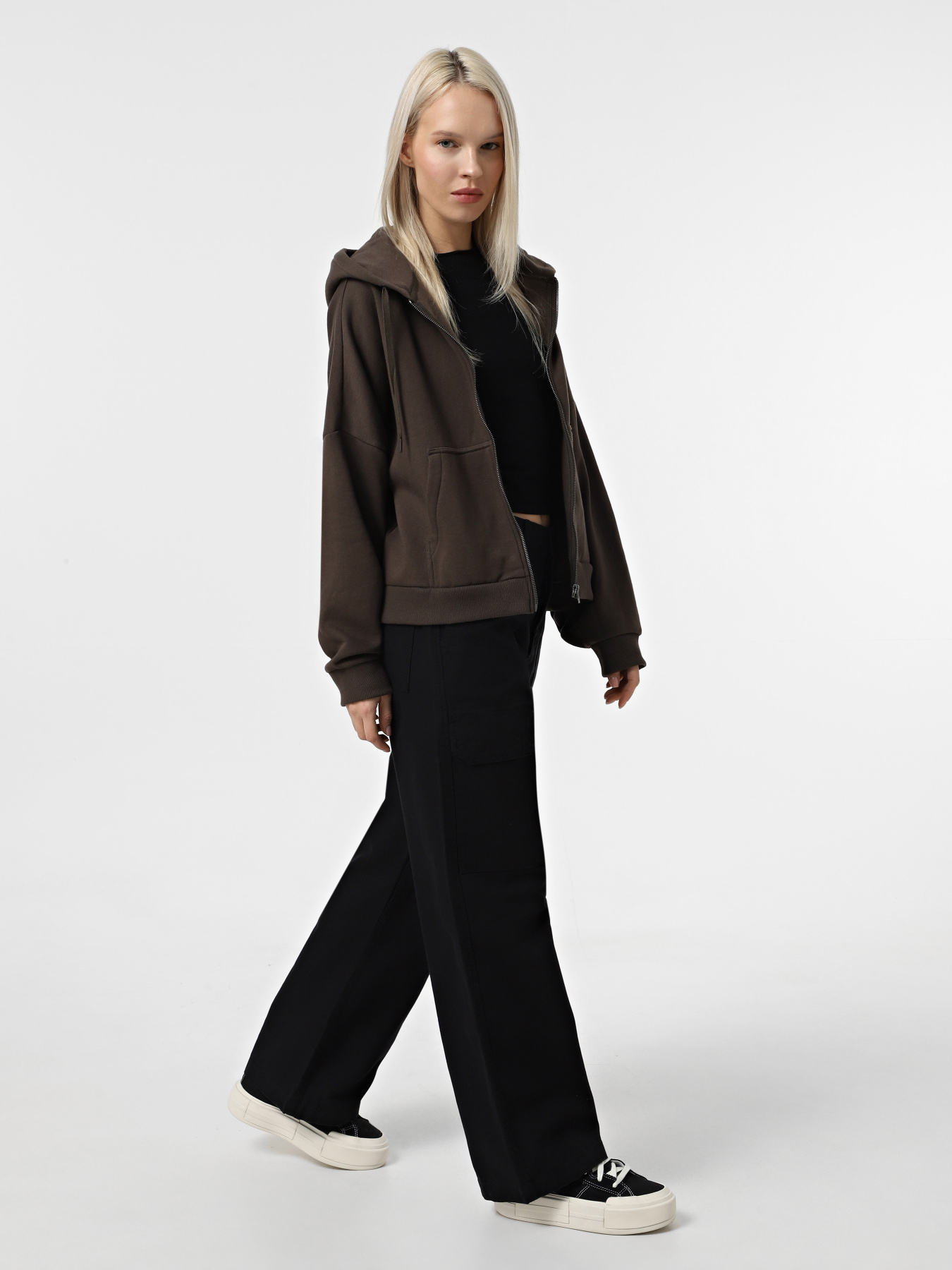 Повсякденні штани Vans Arroyo Wide Leg Cargo Pant модель VN000F7MBLK1 Фото