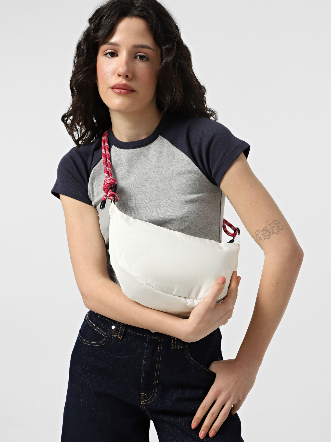 Сумка Vans Belay Crescent модель VN000MP0FS81 Сумка Vans Belay Crescent модель VN000MP0FS81 Фото