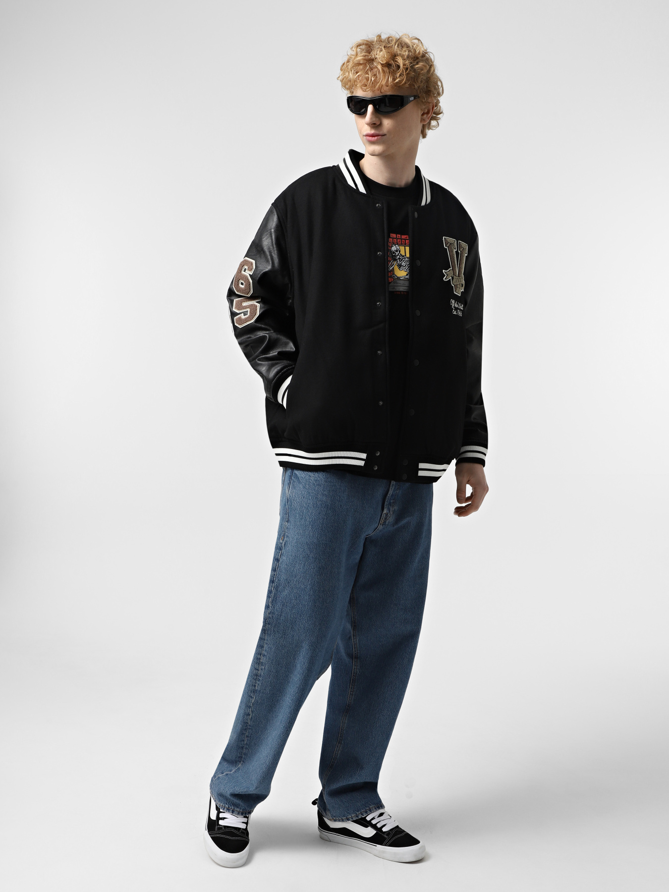 Бомбер Vans LX Tour модель VN000MDKBLK1 Фото