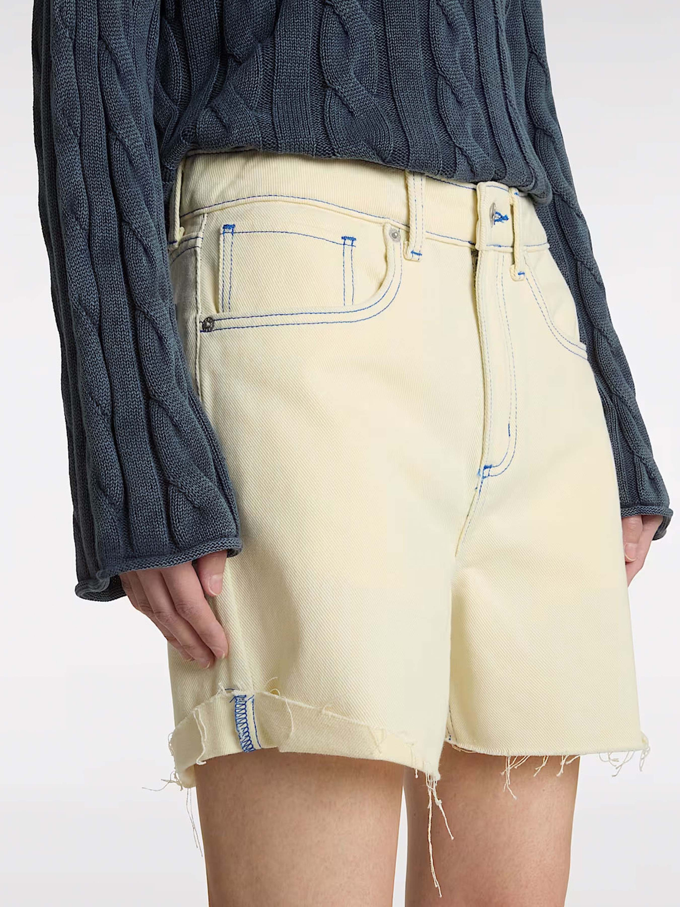 Повседневные шорты Vans Jennifer модель VN000MBEE301 Повседневные шорты Vans Jennifer модель VN000MBEE301 Фото