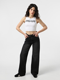 Майка Vans Check Wash Fitted Crop Tank модель VN000MC0WHT1 Майка Vans Check Wash Fitted Crop Tank модель VN000MC0WHT1 Фото