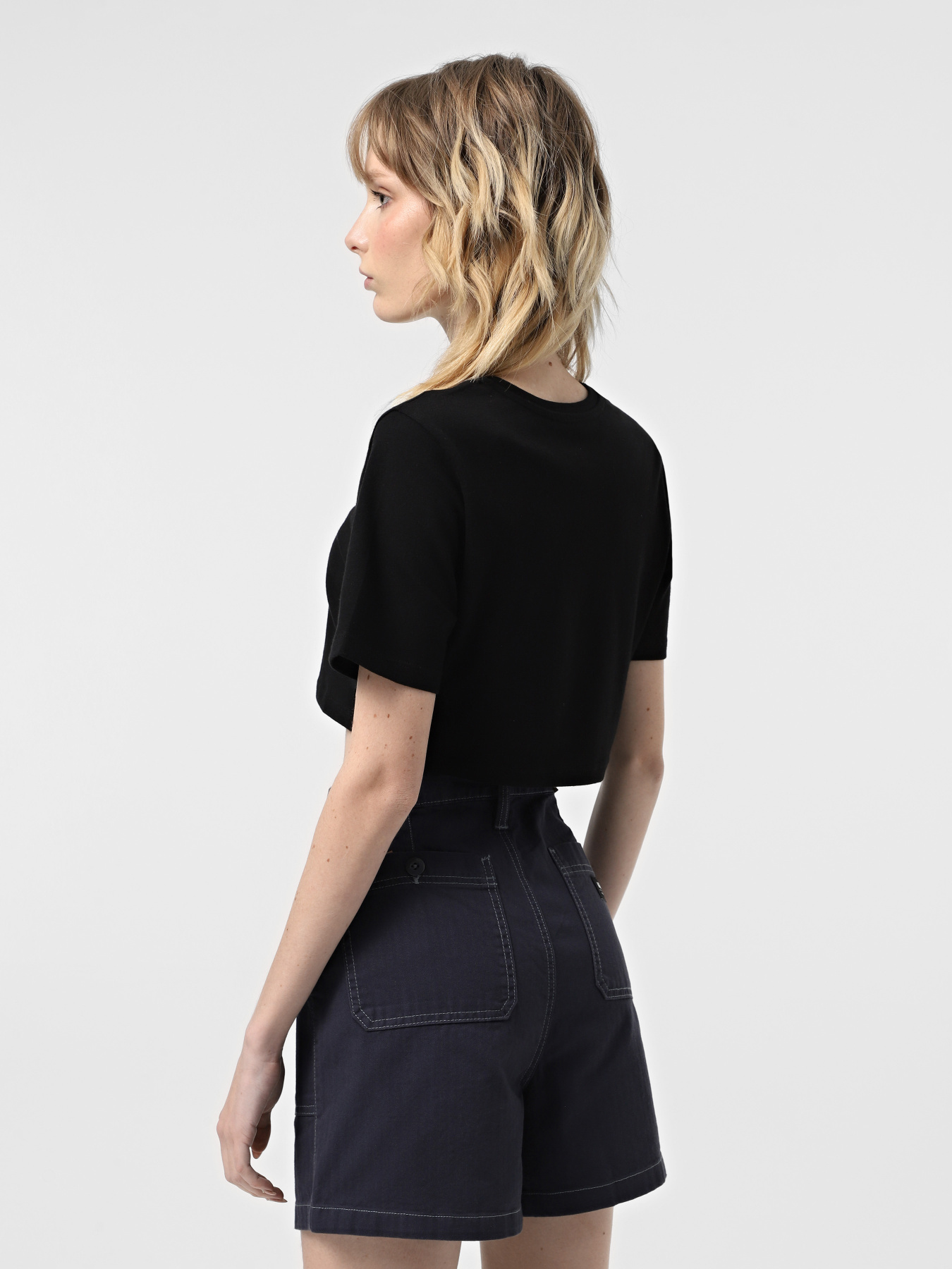 Футболка Vans Flying V Crew Crop Ii модель VN000GFFBLK1 Фото