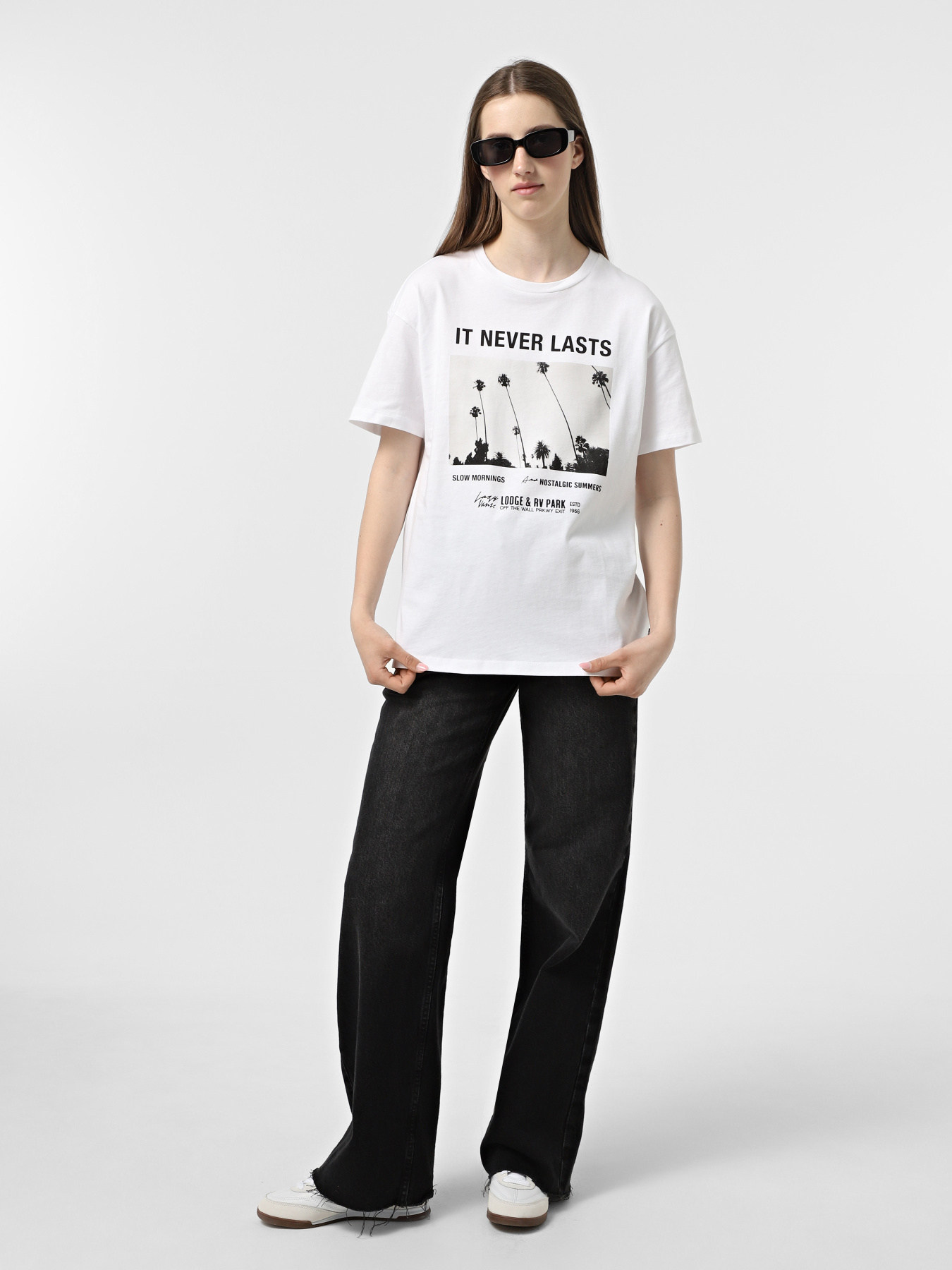 Футболка Vans Neverlasting модель VN000MD0WHT1 Футболка Vans Neverlasting модель VN000MD0WHT1 Фото