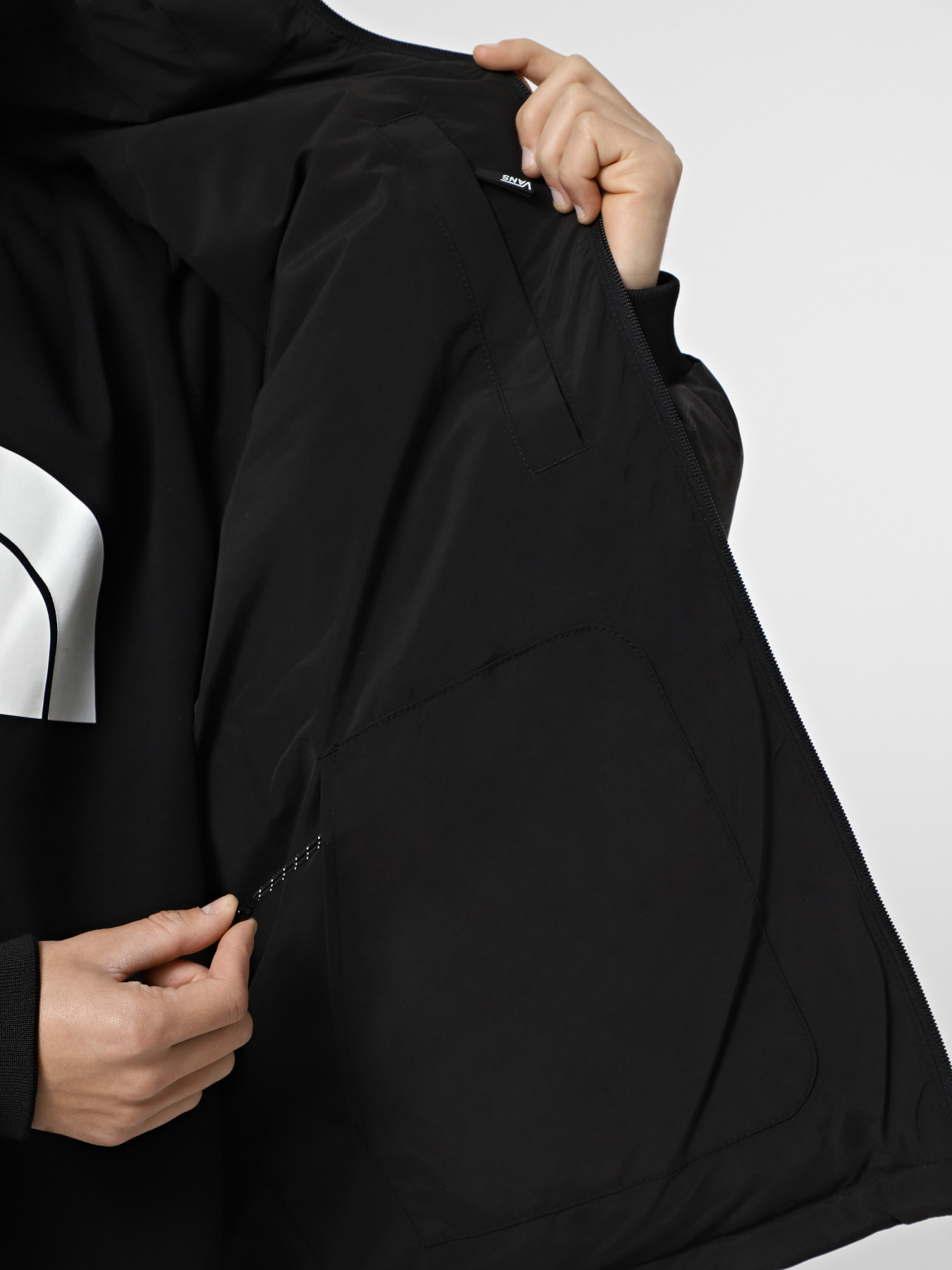 Зимняя куртка Vans MTE Bridgewood Reversible модель VN000PJ7BLK1 Фото