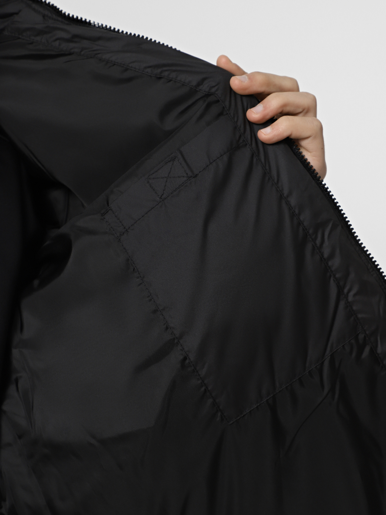 Зимняя куртка Vans MTE Hillgate модель VN000PJ9BLK1 Фото