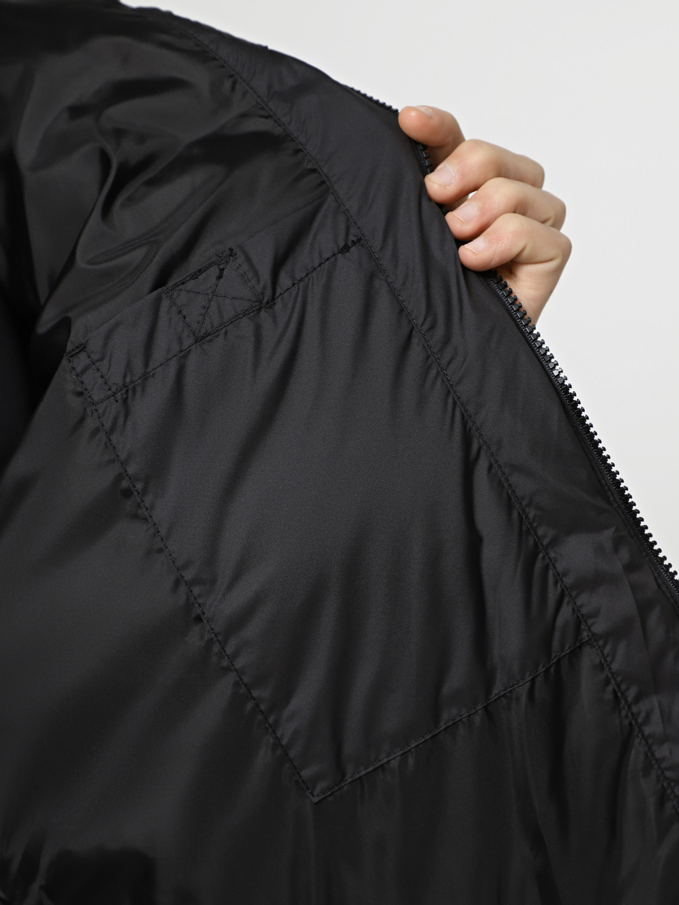 Зимняя куртка Vans MTE Hillgate модель VN000PJ8BLK1 Фото