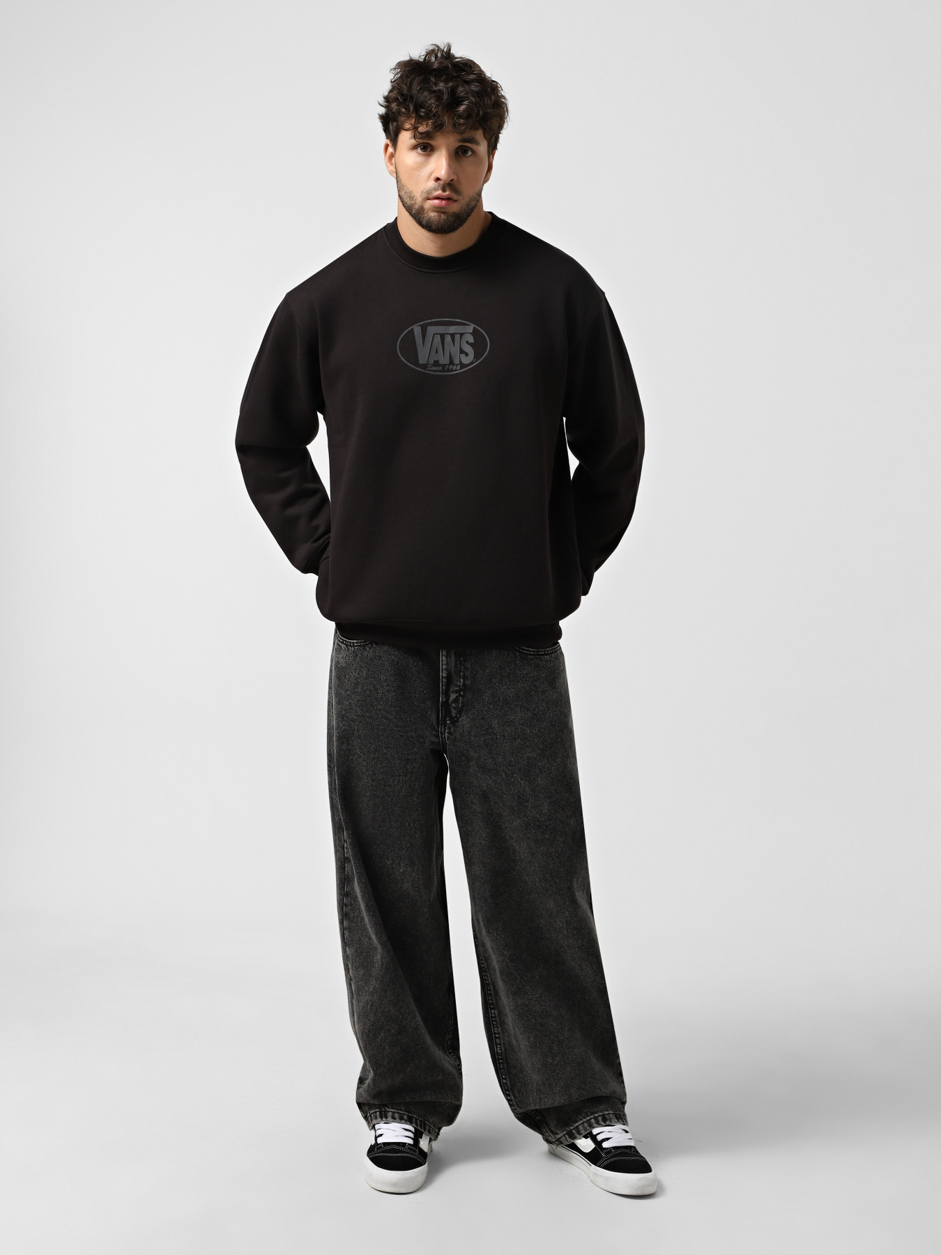 Свитшот Vans Classic Oval Crew модель VN000P8HBLK1 Фото