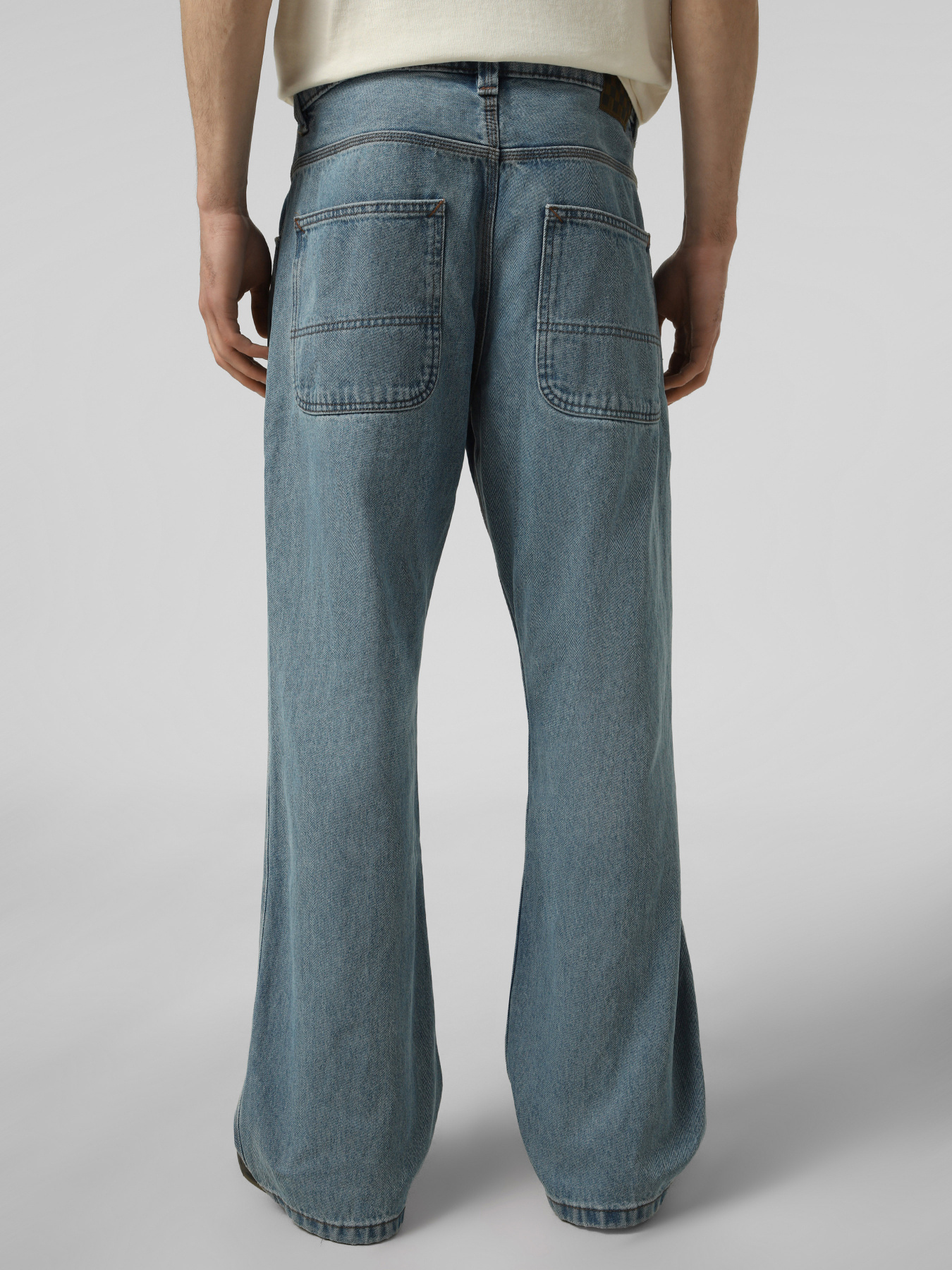 Расклешенные джинсы Vans SKATE LOOSE BOOTCUT DENIM модель VN000PFX7W61 Расклешенные джинсы Vans SKATE LOOSE BOOTCUT DENIM модель VN000PFX7W61 Фото