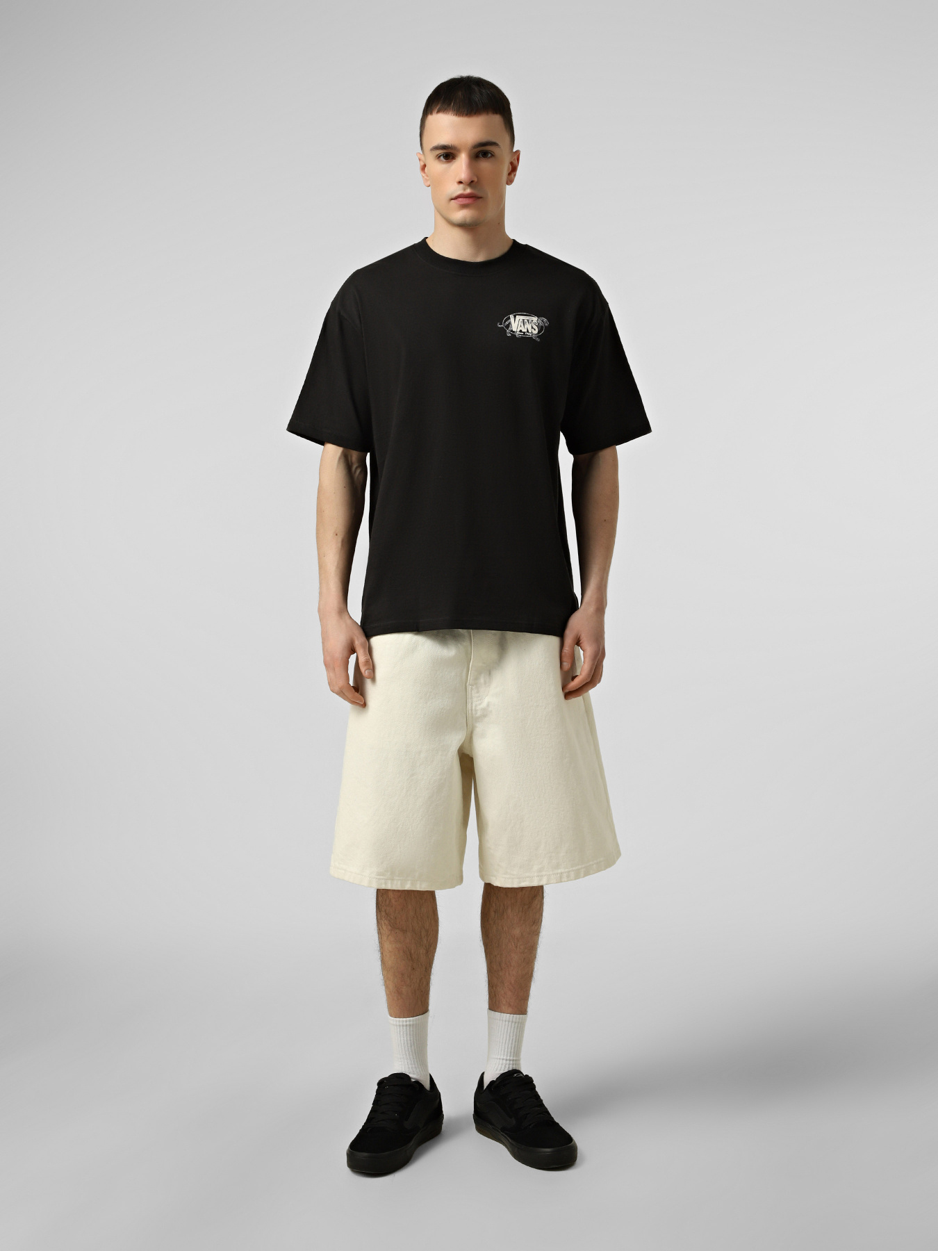 Футболка Vans AWAKEN TIGER SS TEE модель VN000XHTBLK1 Футболка Vans AWAKEN TIGER SS TEE модель VN000XHTBLK1 Фото