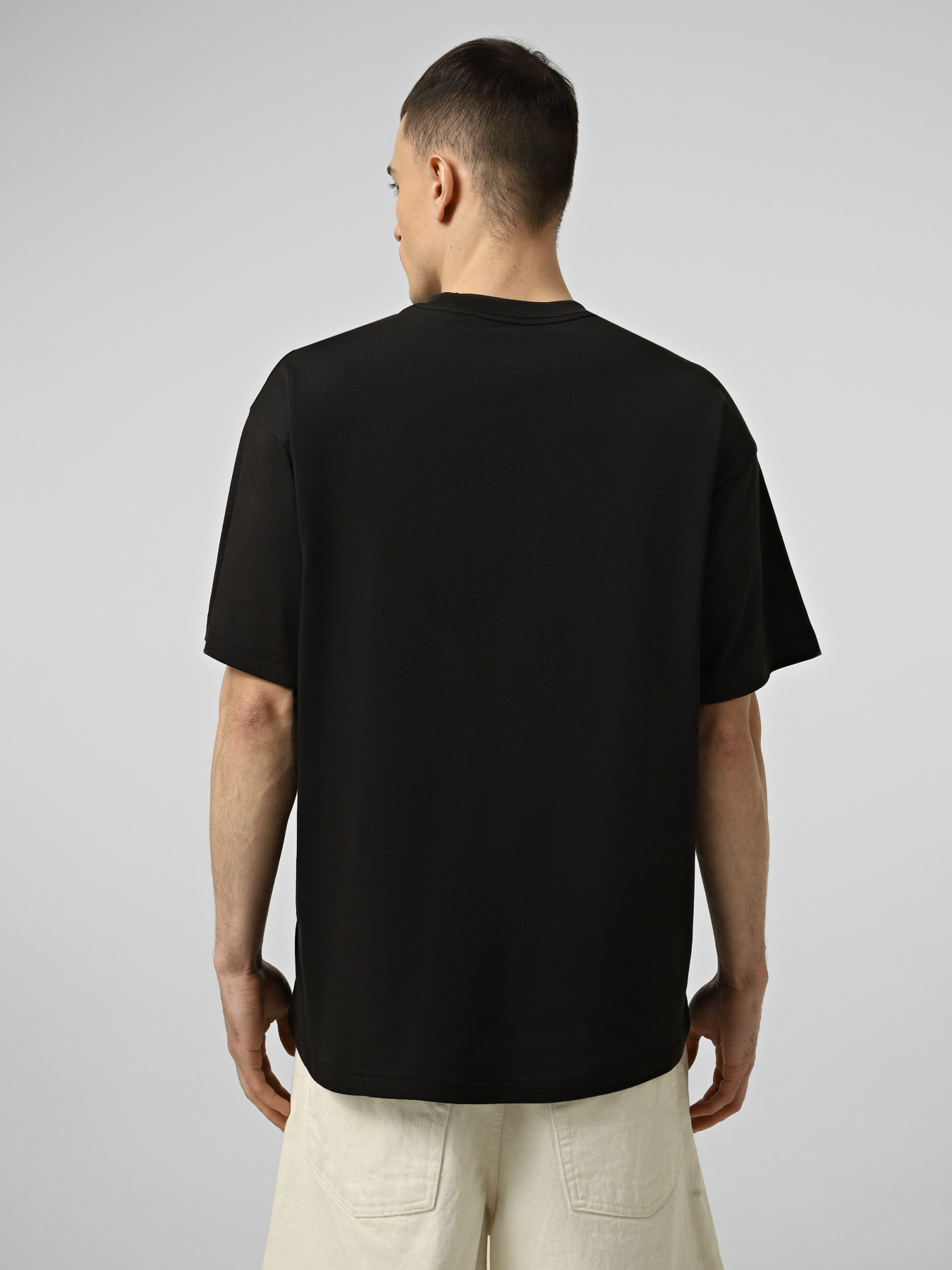 Футболка Vans VANS GRAFF LOOSE SS TEE модель VN000VYBBLK1 Футболка Vans VANS GRAFF LOOSE SS TEE модель VN000VYBBLK1 Фото