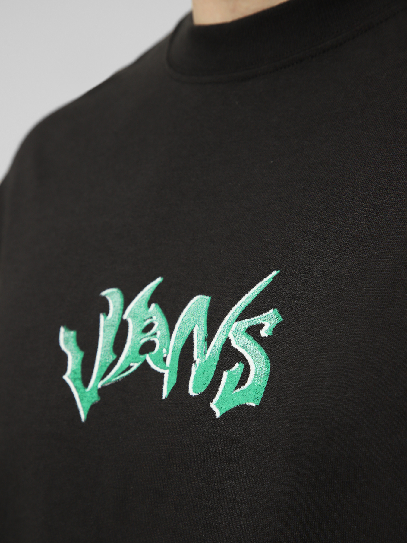 Футболка Vans WILD CIRCLE SS TEE модель VN000SY0BLK1 Футболка Vans WILD CIRCLE SS TEE модель VN000SY0BLK1 Фото