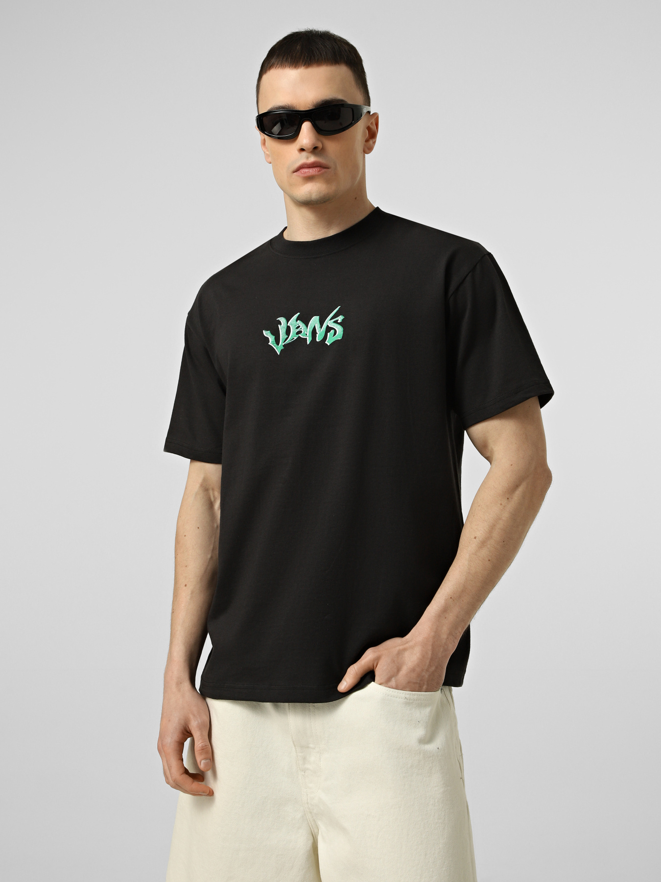 Футболка Vans WILD CIRCLE SS TEE модель VN000SY0BLK1 Футболка Vans WILD CIRCLE SS TEE модель VN000SY0BLK1 Фото