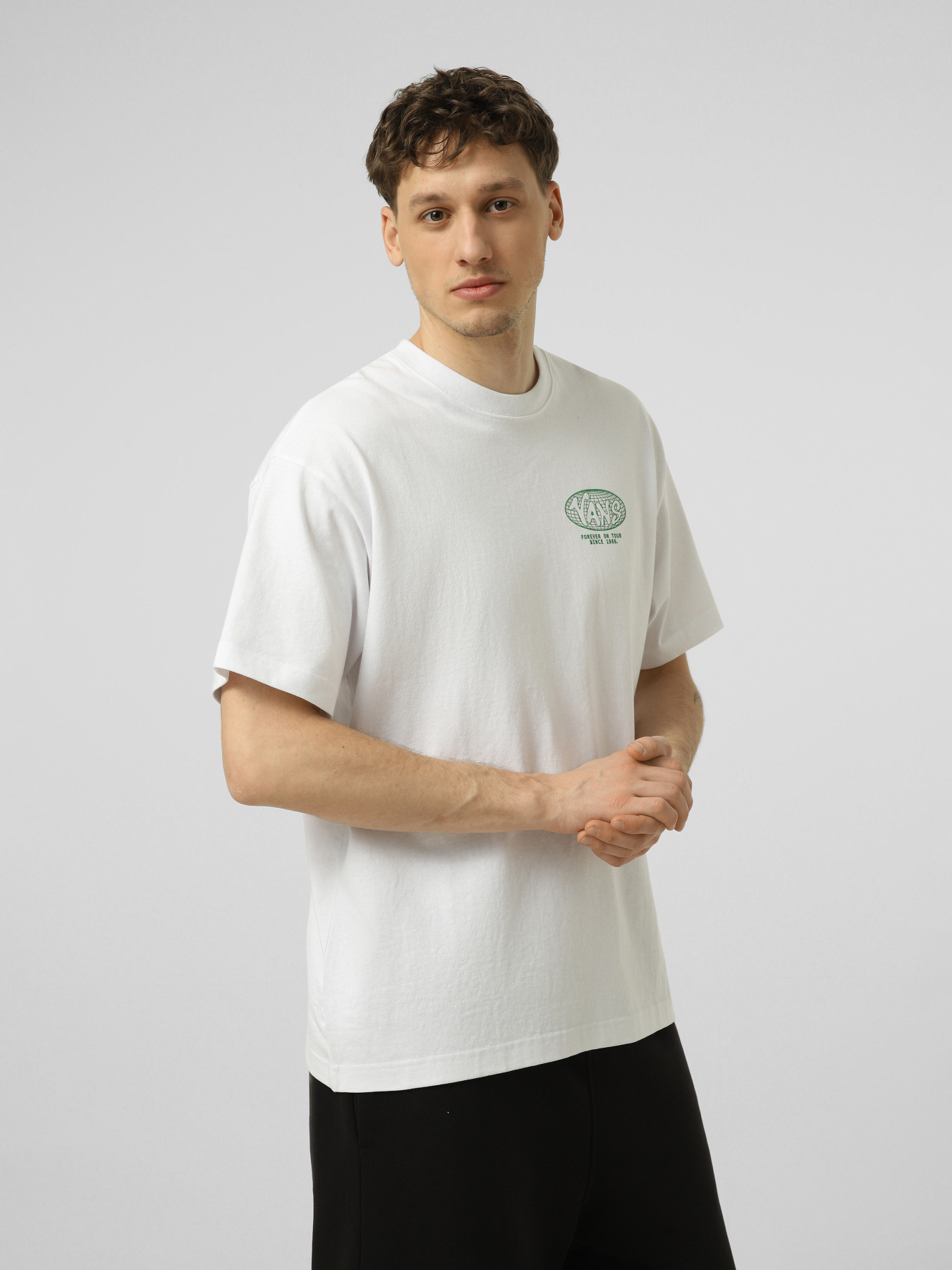 Футболка Vans WORLD TOUR LOOSE SS TEE модель VN000VY8WHT1 Футболка Vans WORLD TOUR LOOSE SS TEE модель VN000VY8WHT1 Фото