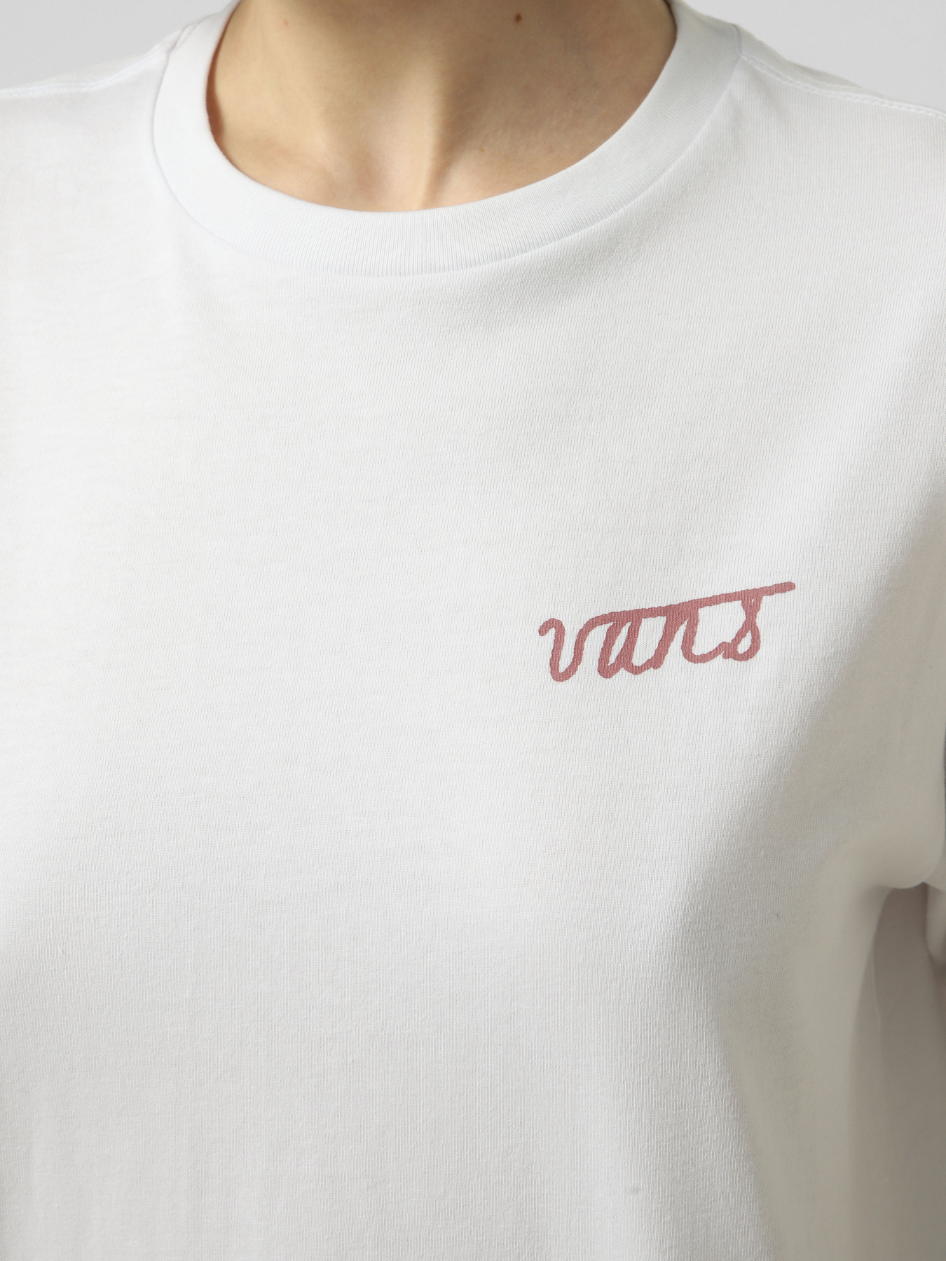 Футболка Vans CRYSTAL DREAM OS TEE модель VN000XEBWHT1 Футболка Vans CRYSTAL DREAM OS TEE модель VN000XEBWHT1 Фото