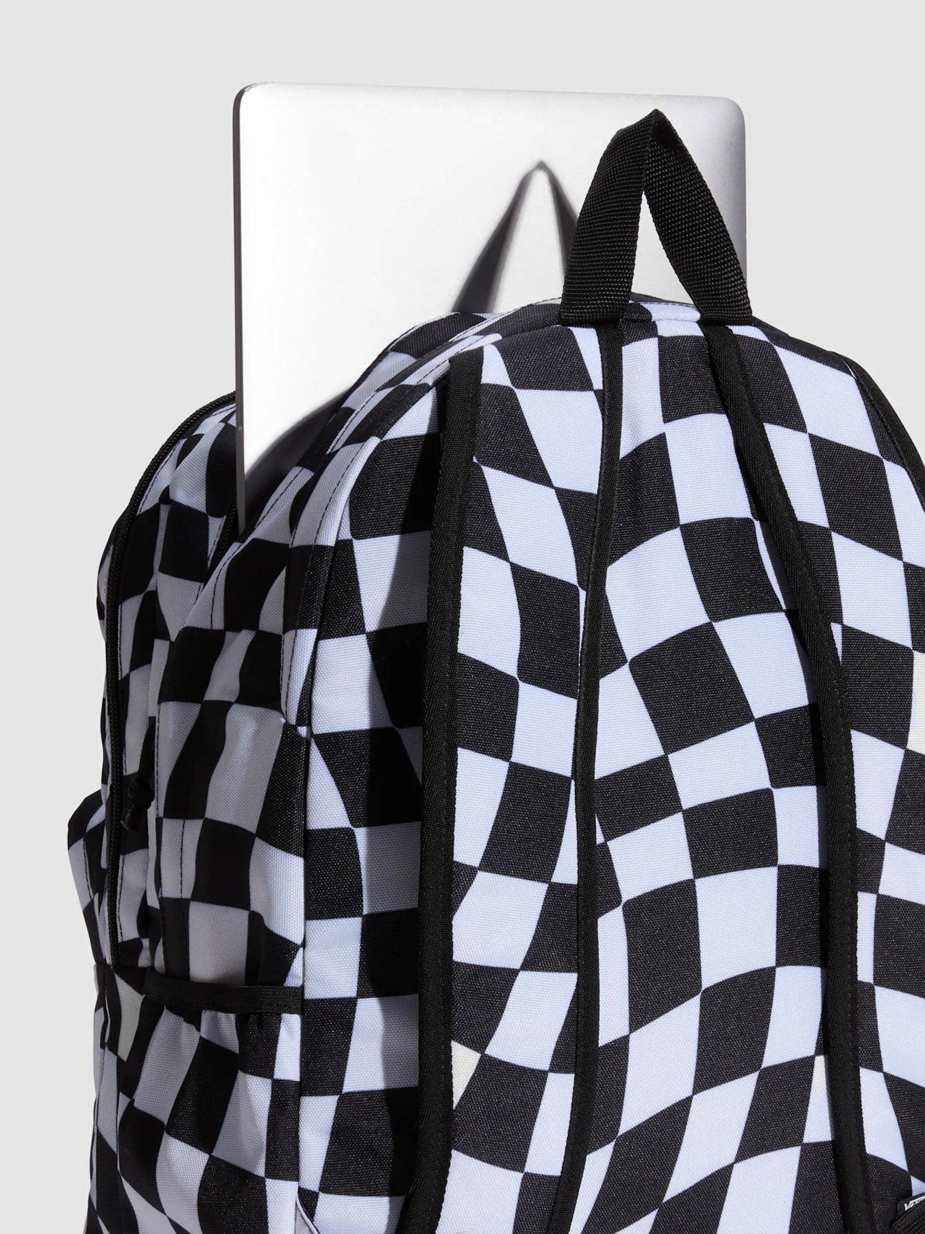 Рюкзаки Vans OLD SKOOL TREK BACKPACK модель VN000HRHFS81 Фото