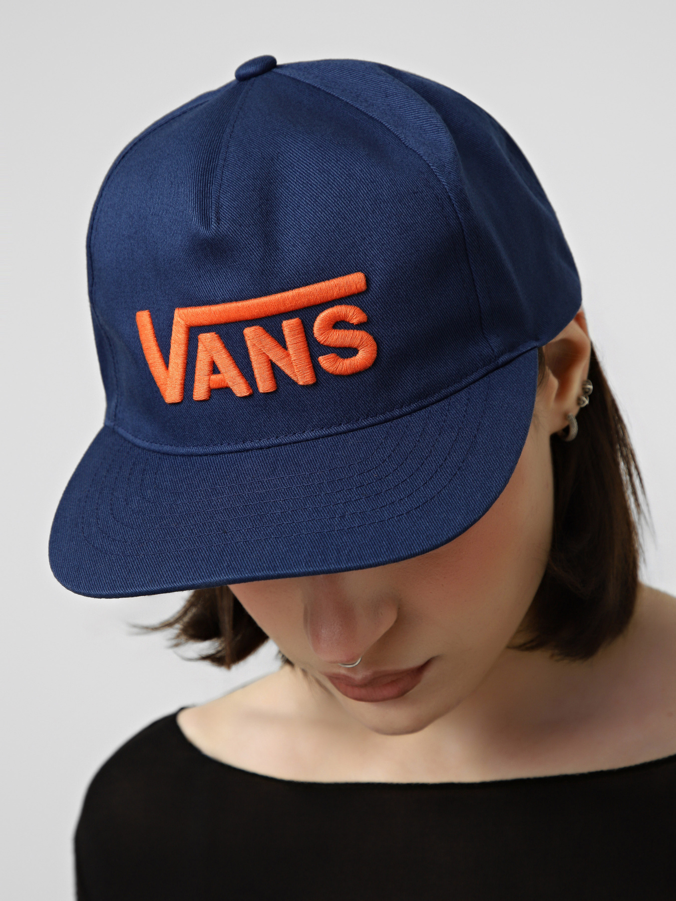 Шапки та кепки Vans DROP V LOGO SNAPBACK модель VN000QAHFOB1 Фото