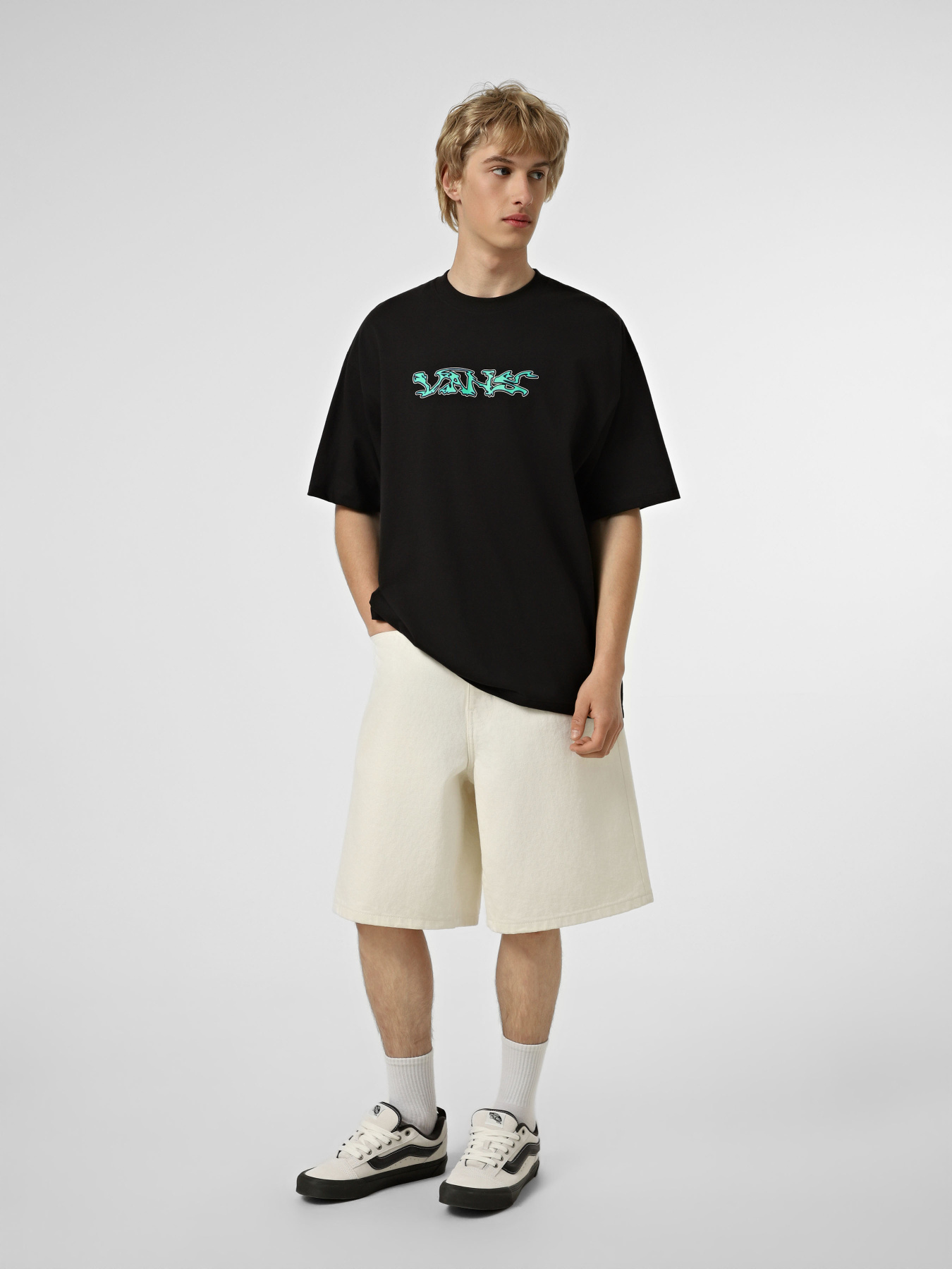 Футболки и поло Vans DECKLITHE SS TEE модель VN000SXTBLK1 Футболки и поло Vans DECKLITHE SS TEE модель VN000SXTBLK1 Фото