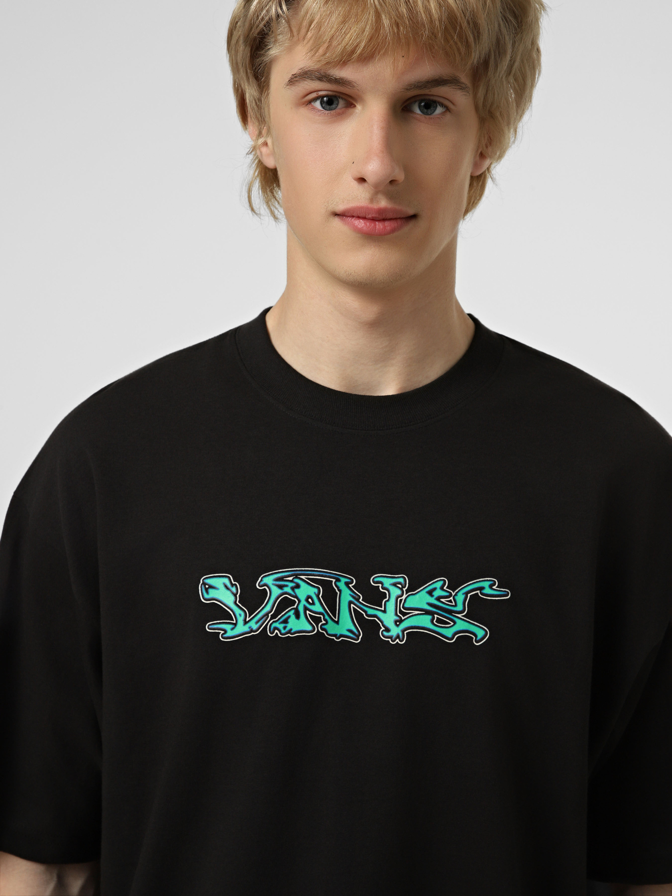 Футболки и поло Vans DECKLITHE SS TEE модель VN000SXTBLK1 Футболки и поло Vans DECKLITHE SS TEE модель VN000SXTBLK1 Фото