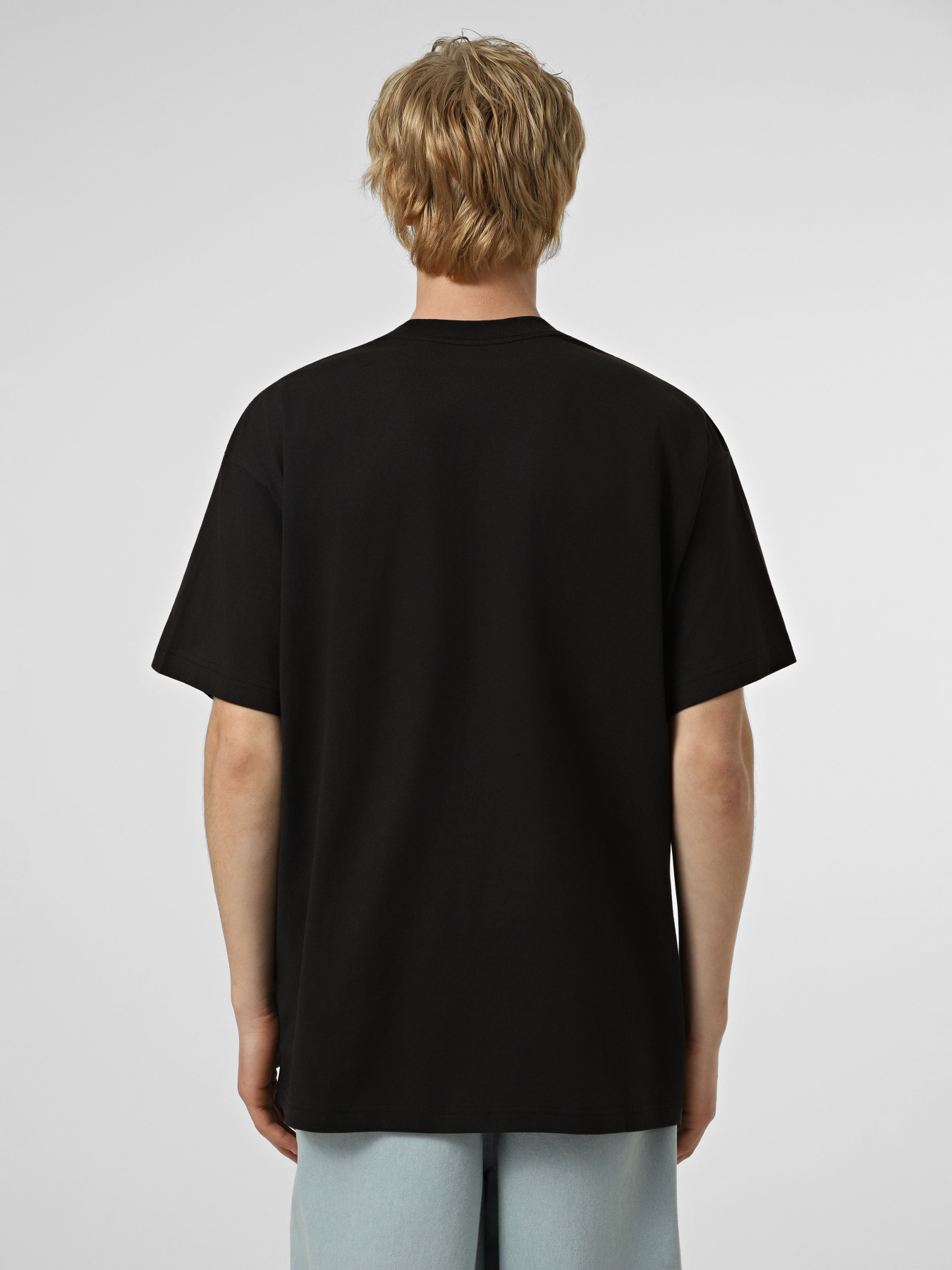 Футболки и поло Vans LEFT CHEST II LOOSE SS модель VN000P1PBLK1 Футболки и поло Vans LEFT CHEST II LOOSE SS модель VN000P1PBLK1 Фото