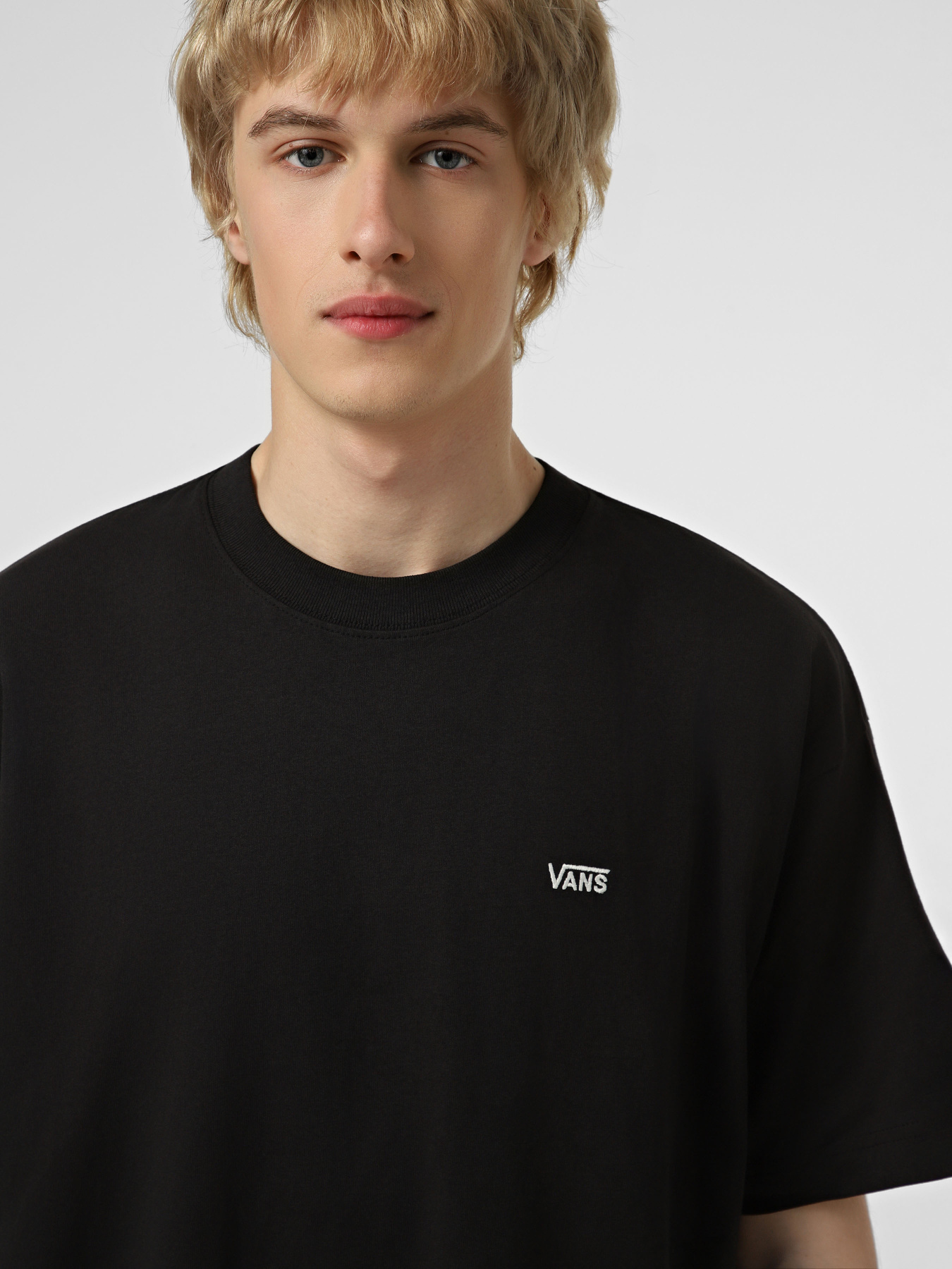 Футболки и поло Vans LEFT CHEST II LOOSE SS модель VN000P1PBLK1 Футболки и поло Vans LEFT CHEST II LOOSE SS модель VN000P1PBLK1 Фото