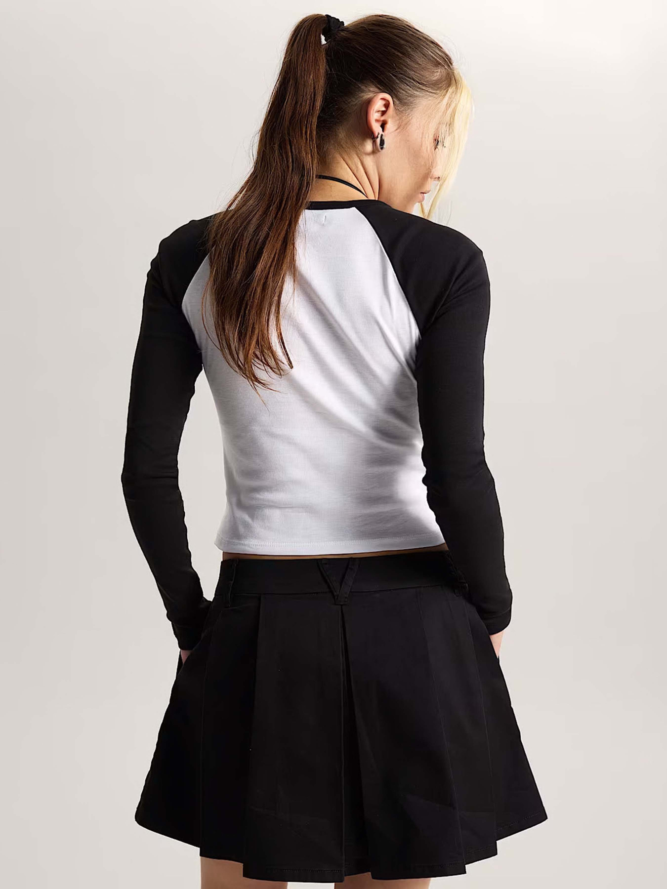 Худи и свитшоты Vans Y2K STAR RAGLAN LS модель VN000XDTBLK1 Фото
