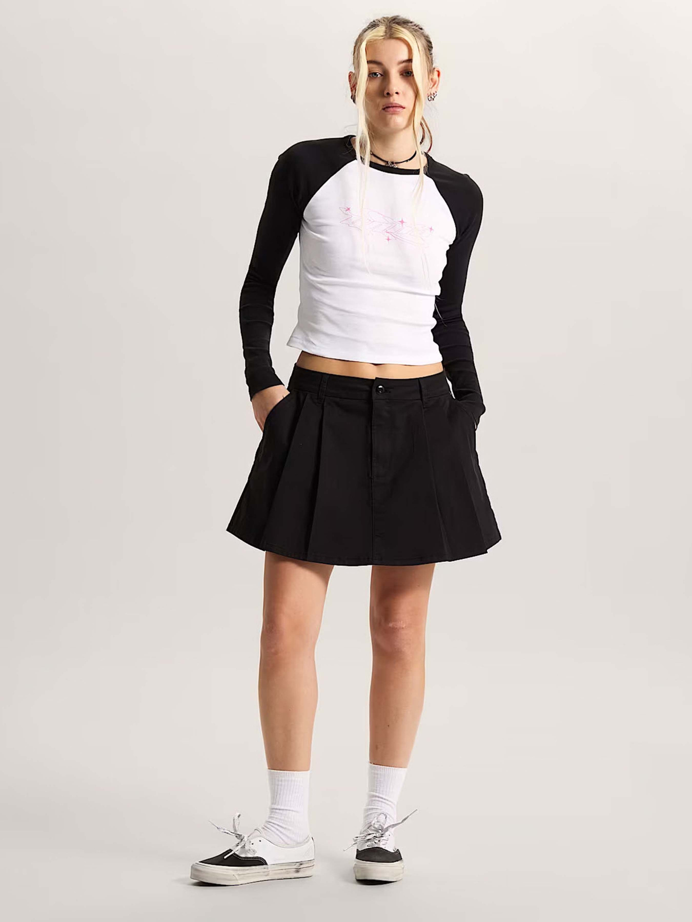 Худи и свитшоты Vans Y2K STAR RAGLAN LS модель VN000XDTBLK1 Фото
