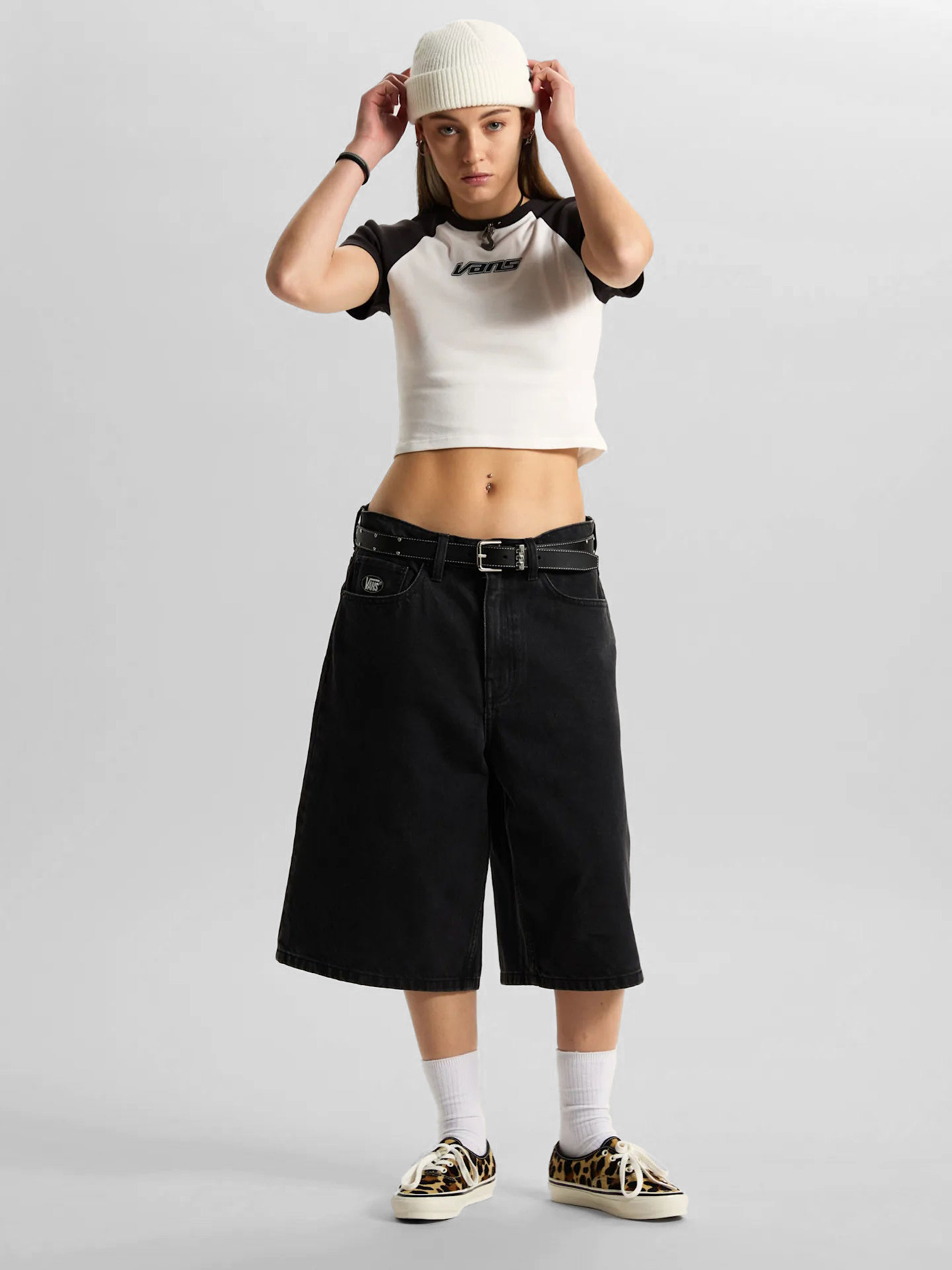 Футболки и поло Vans CLARE BABY TEE модель VN000TBSTWB1 Фото