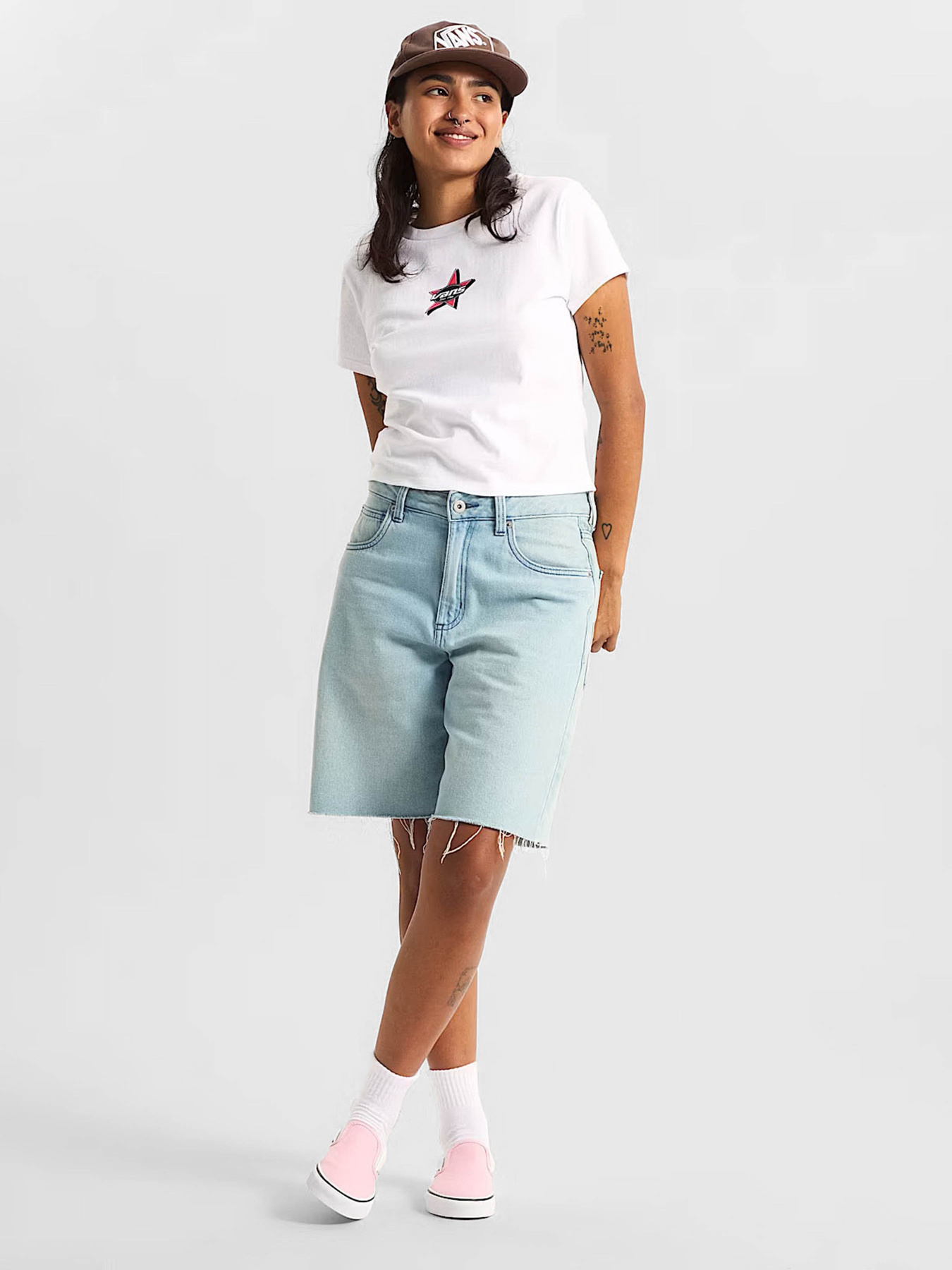 Футболки и поло Vans STARMARKED SS BABY TEE модель VN000SWBWHT1 Фото