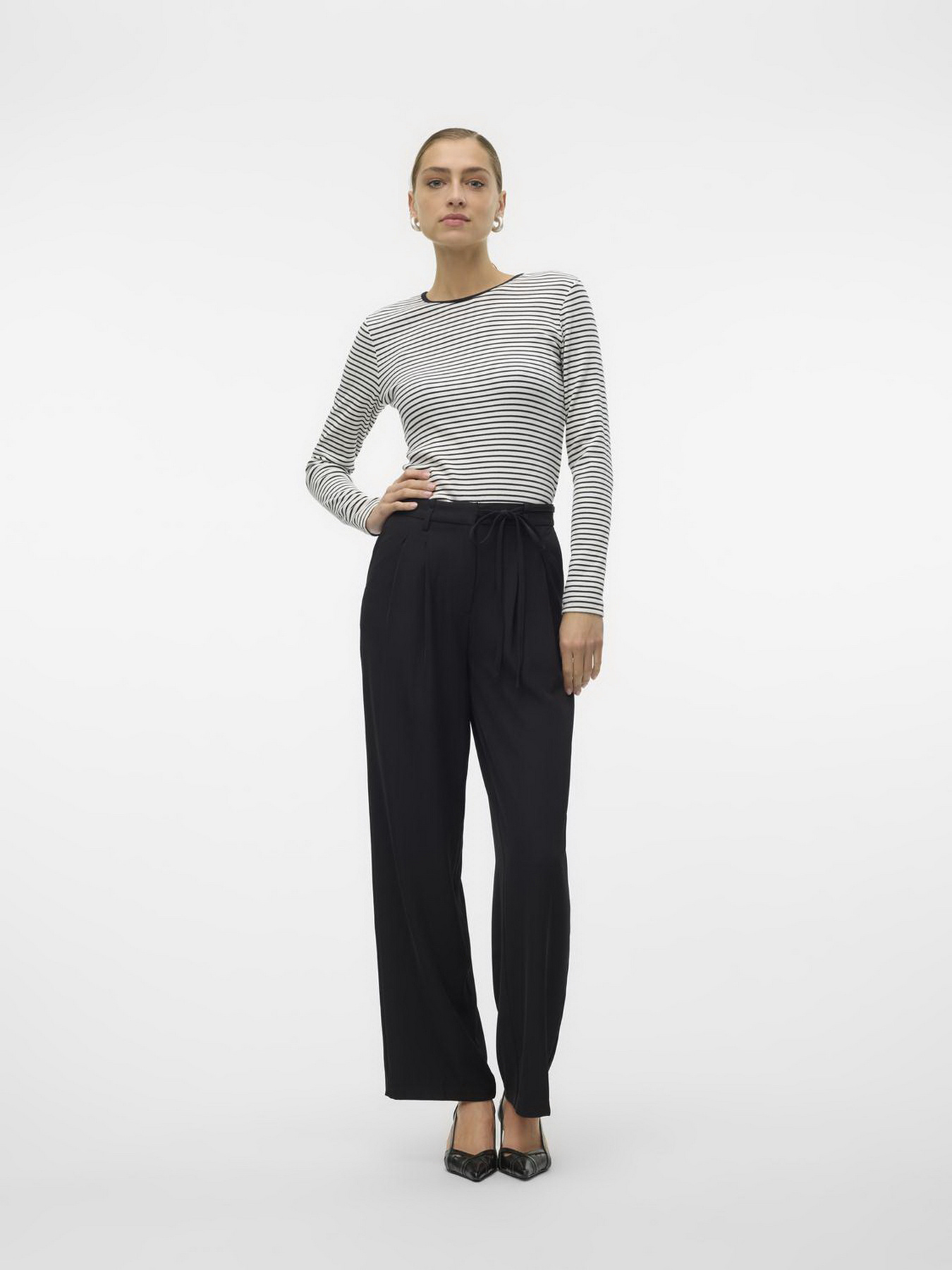 Лонгслів Vero Moda модель 10315385_Snow White BLACK Фото