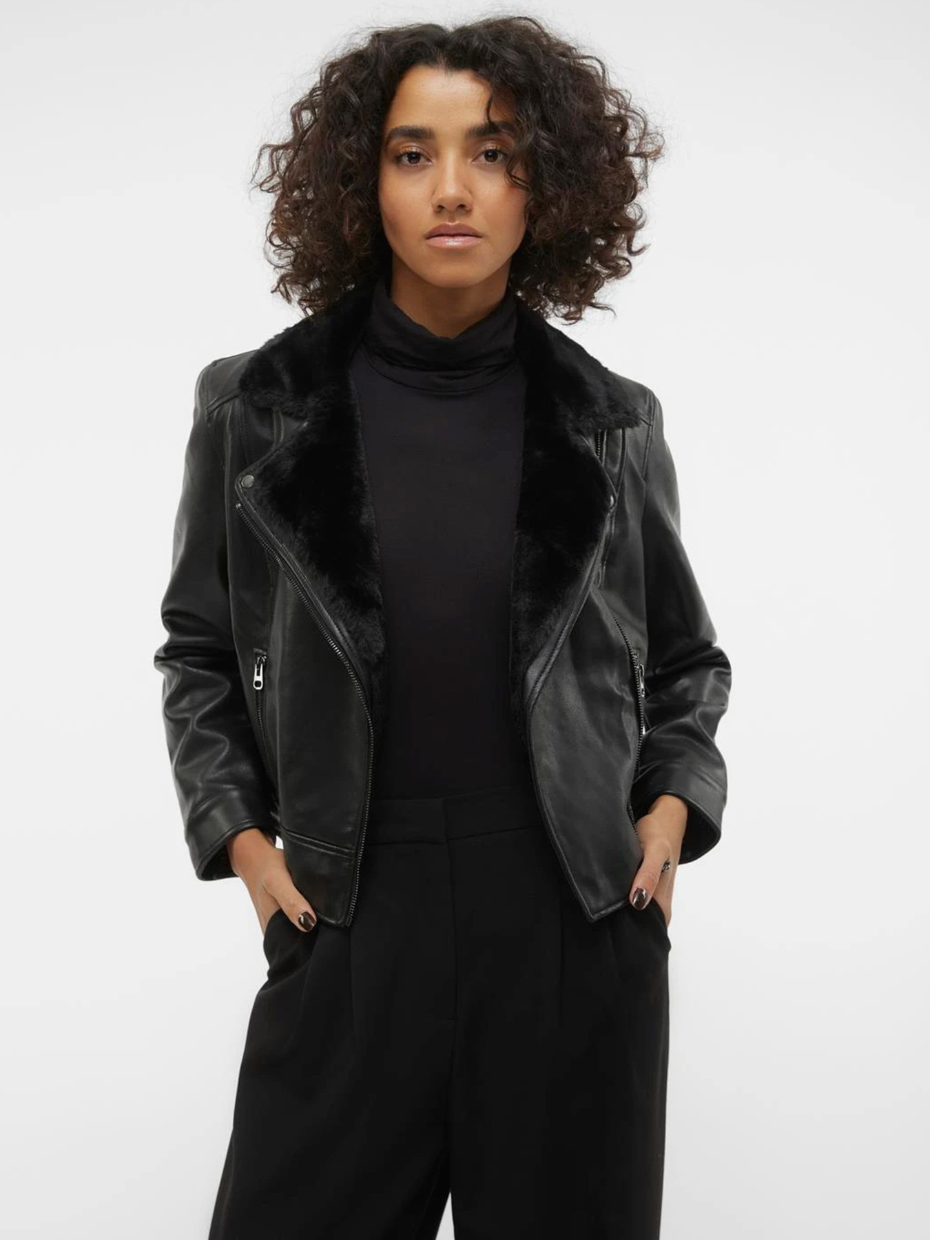 Зимова куртка Vero Moda модель 10250405_Black BLACK FAUX FUR Фото