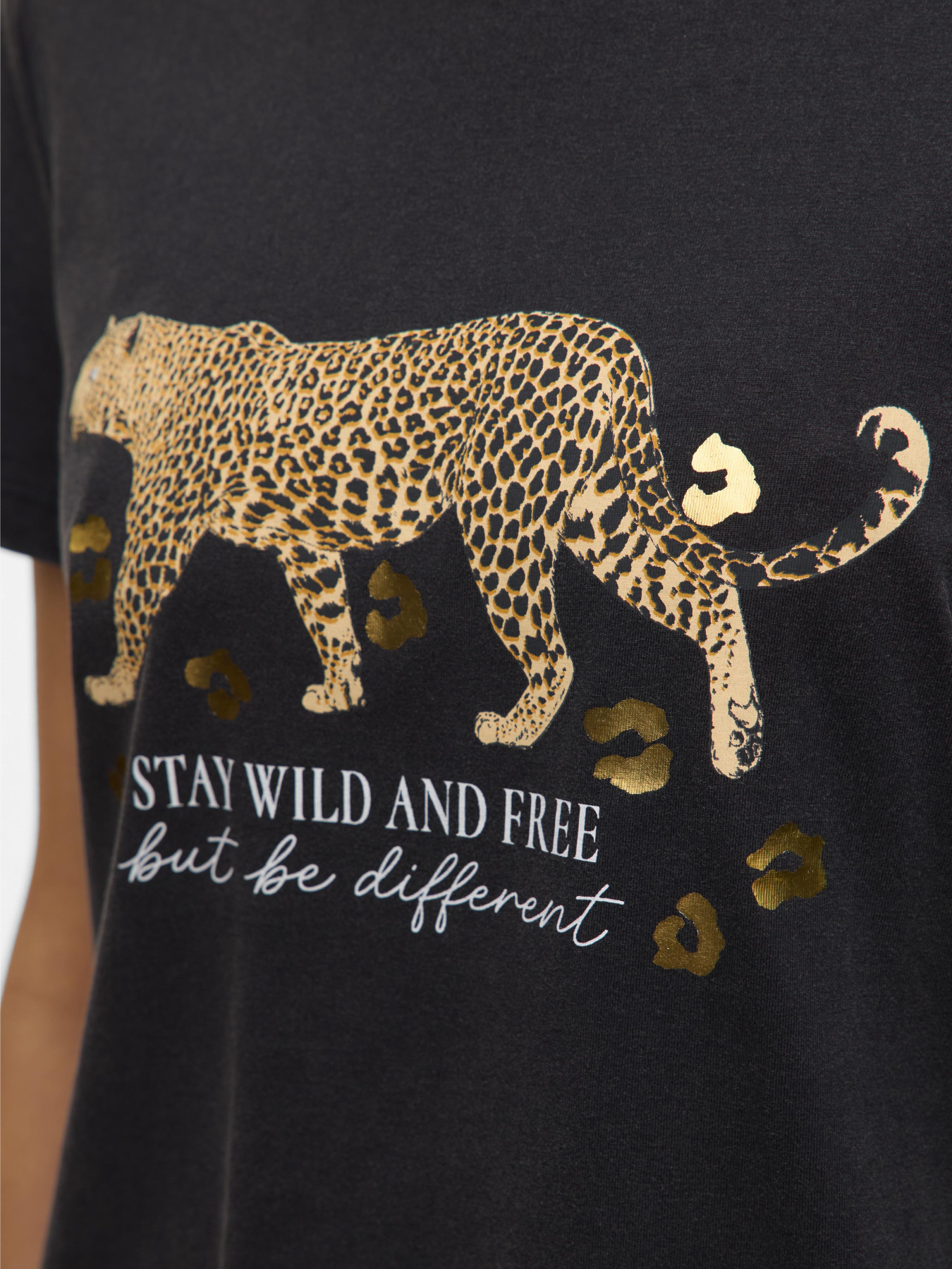 Футболка Vero Moda модель 10332807_Black ACID WASH W. GOLD TI Фото