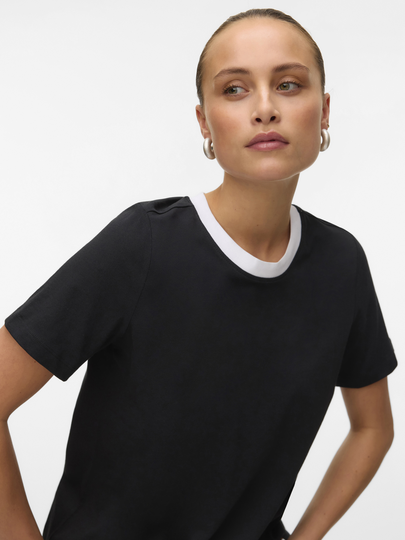 Футболки и поло Vero Moda PAULINA SS T-SHIRT модель 10316991_Black Bright White Necklin Фото