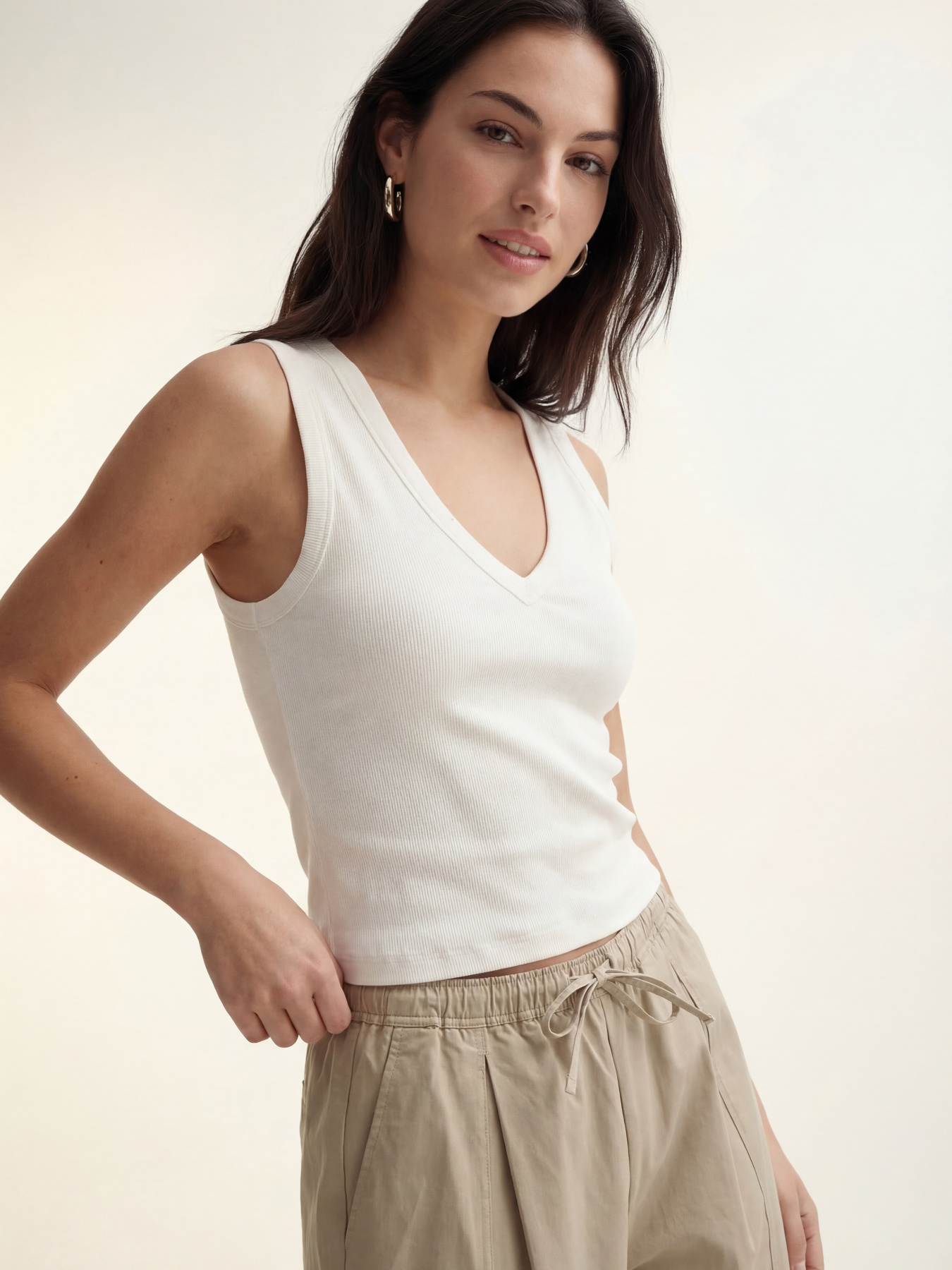 Футболки и поло Vero Moda CHLOE SHORT DEEP V-NECK TOP модель 10342916_Snow White Фото