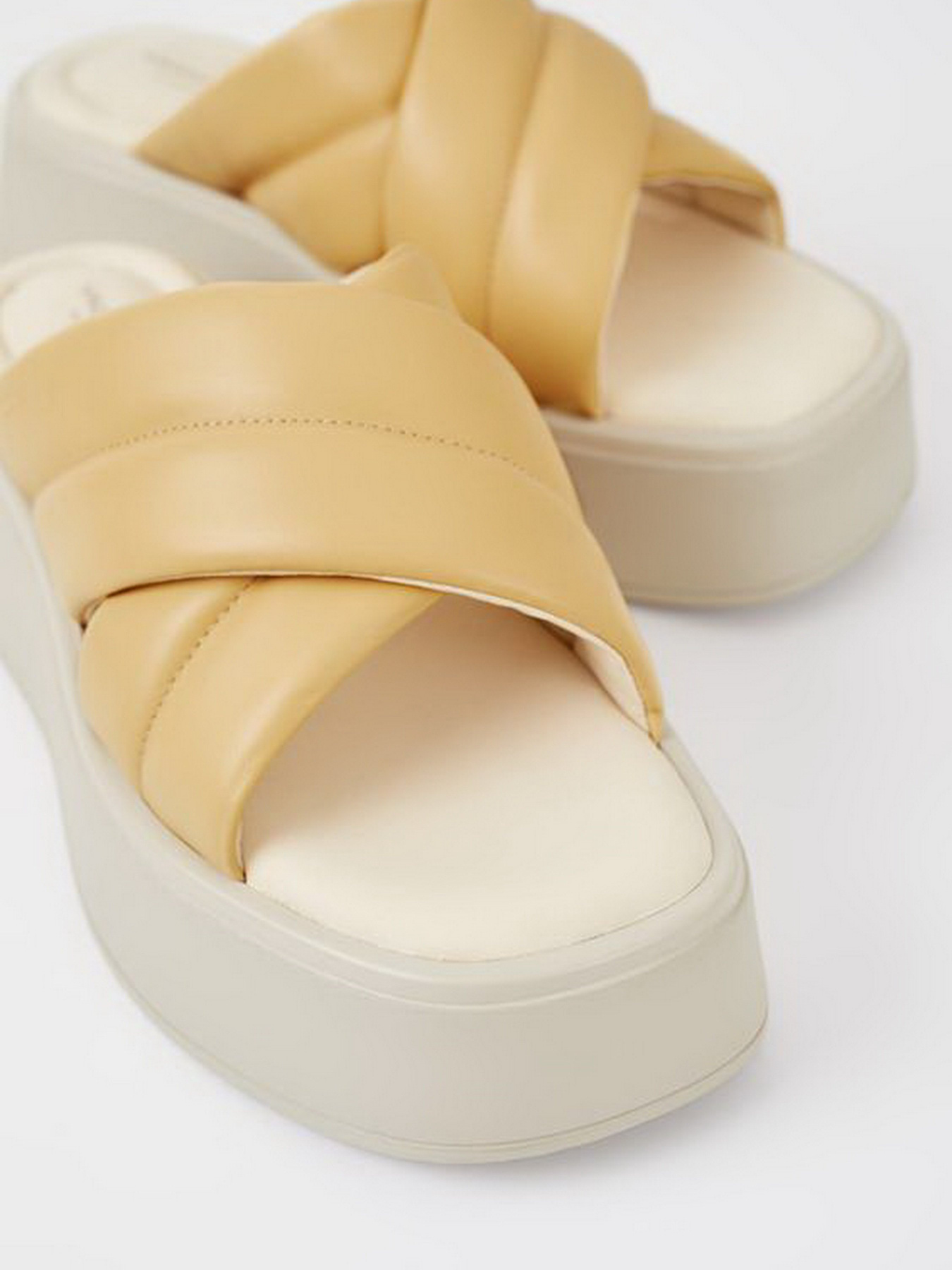 Шлепанцы VAGABOND Courtney модель 5334-201-48 Фото