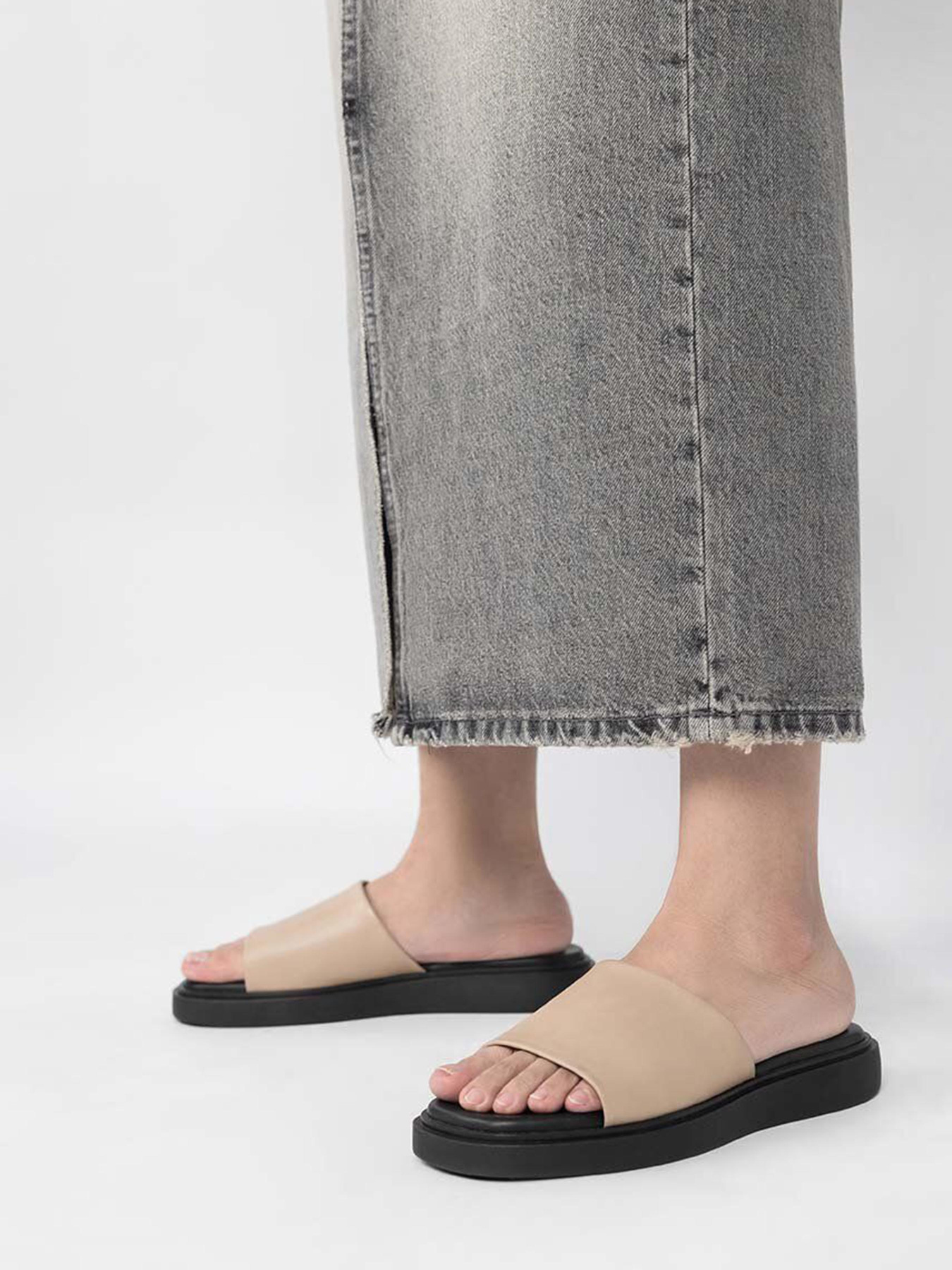 Шлепанцы VAGABOND Connie модель 5757-201-09 Фото