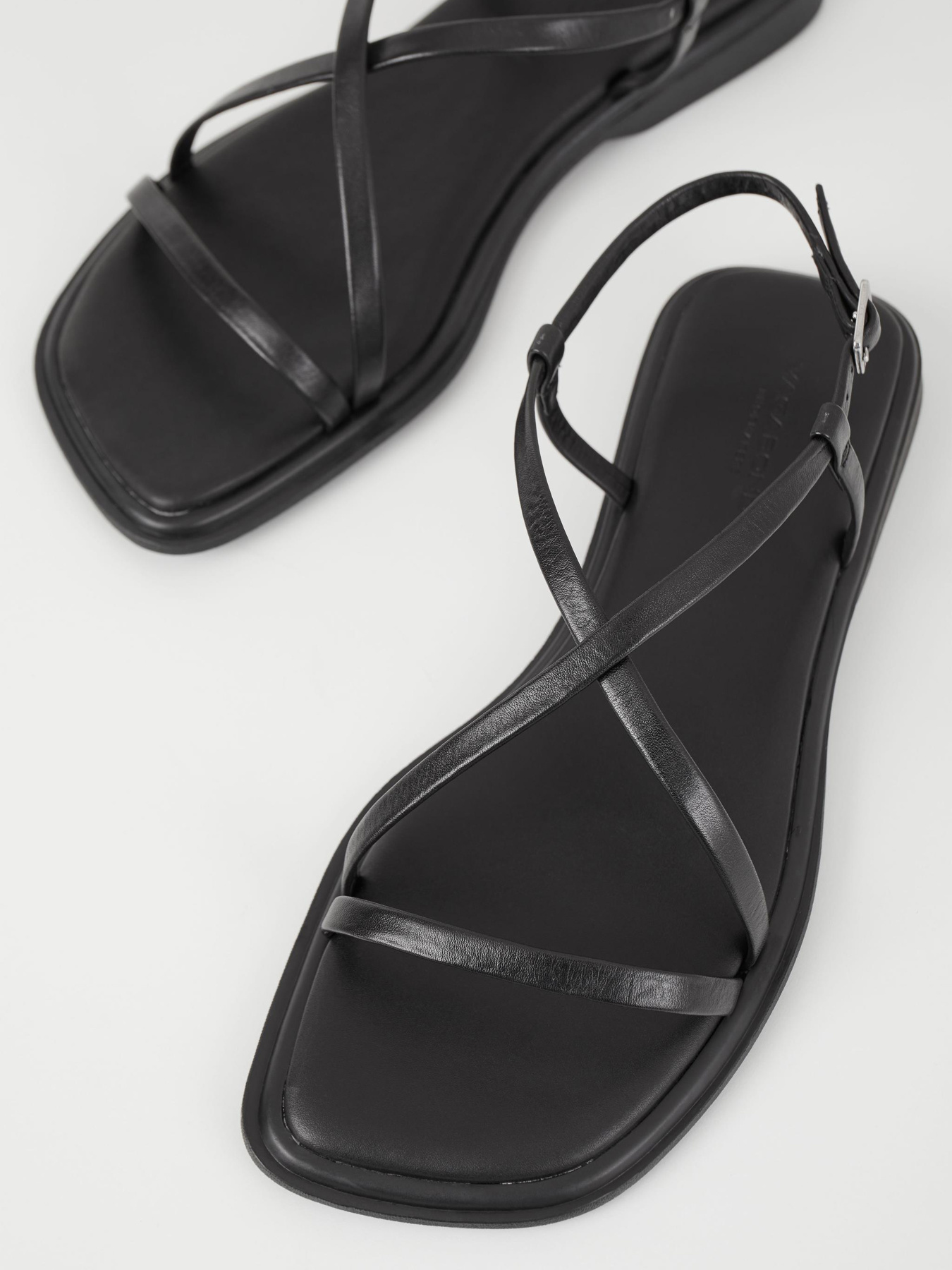 Сандалии VAGABOND Izzy модель 5713-201-20 Сандалии VAGABOND Izzy модель 5713-201-20 Фото