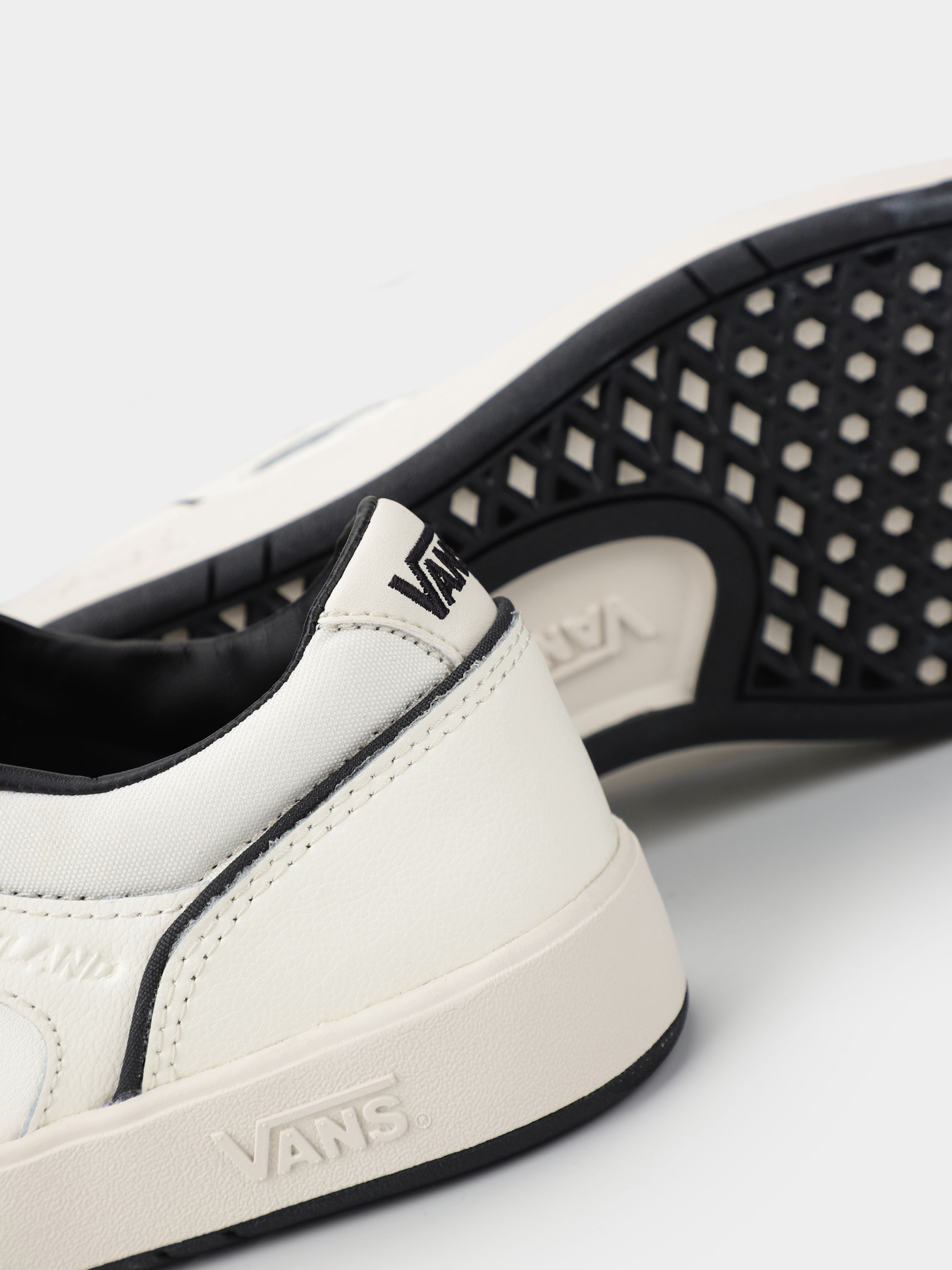 Кеди низькі Vans Lowland Comfycush модель VN0007P2P5S1 Фото