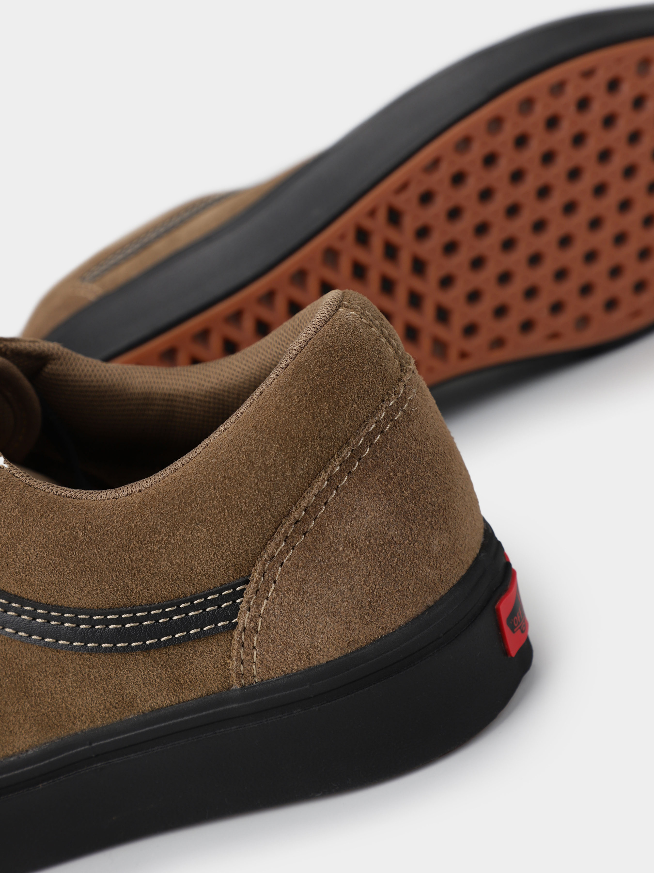 Кеди низькі Vans Old Skool Comfycush Suede модель VN0A3WMABYW1 Фото