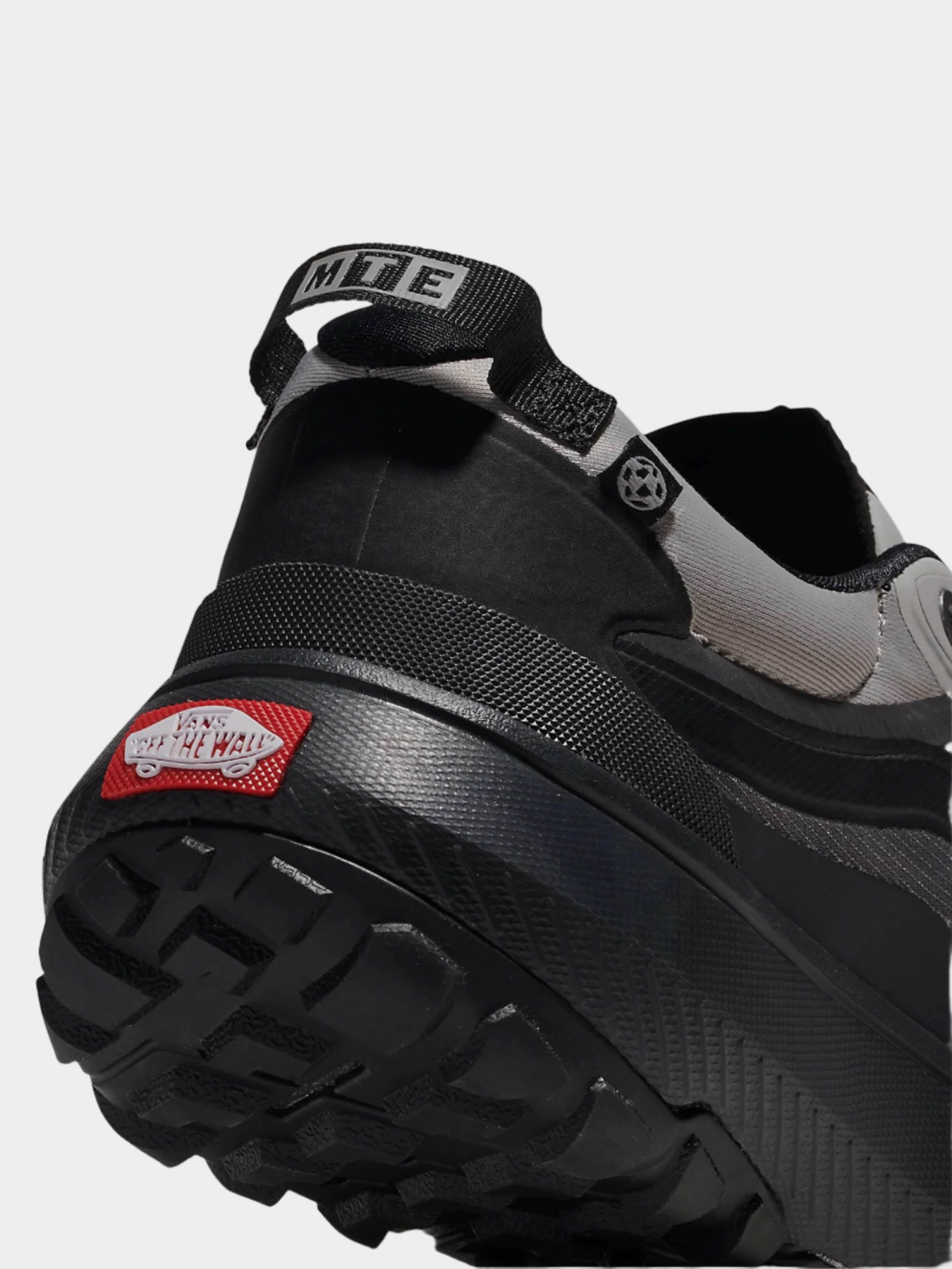 Кроссовки повседневные Vans модель VN000CVU85T1 Фото