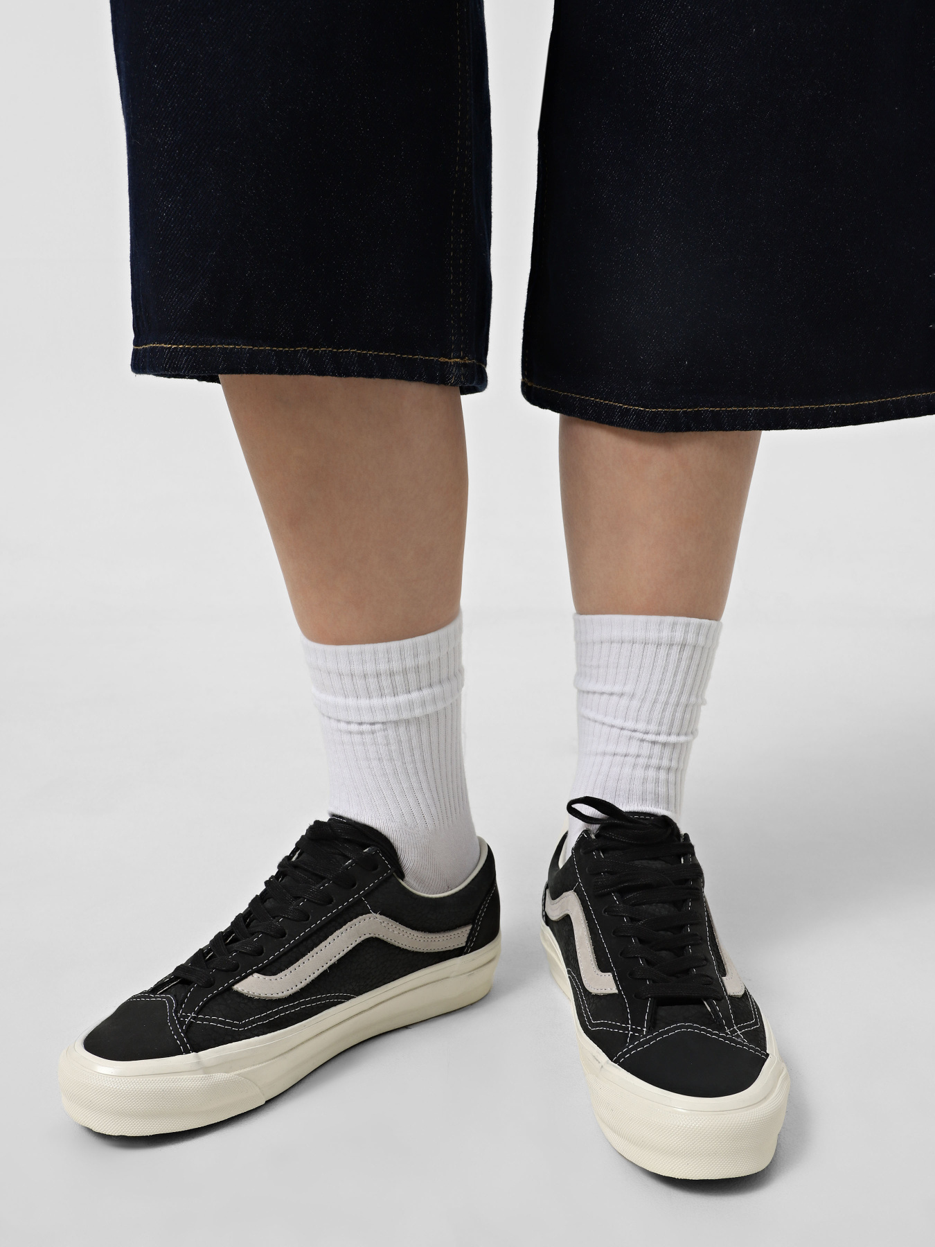 Кеди низькі Vans Lx Old Skool 36 модель VN000D57BLK1 Фото